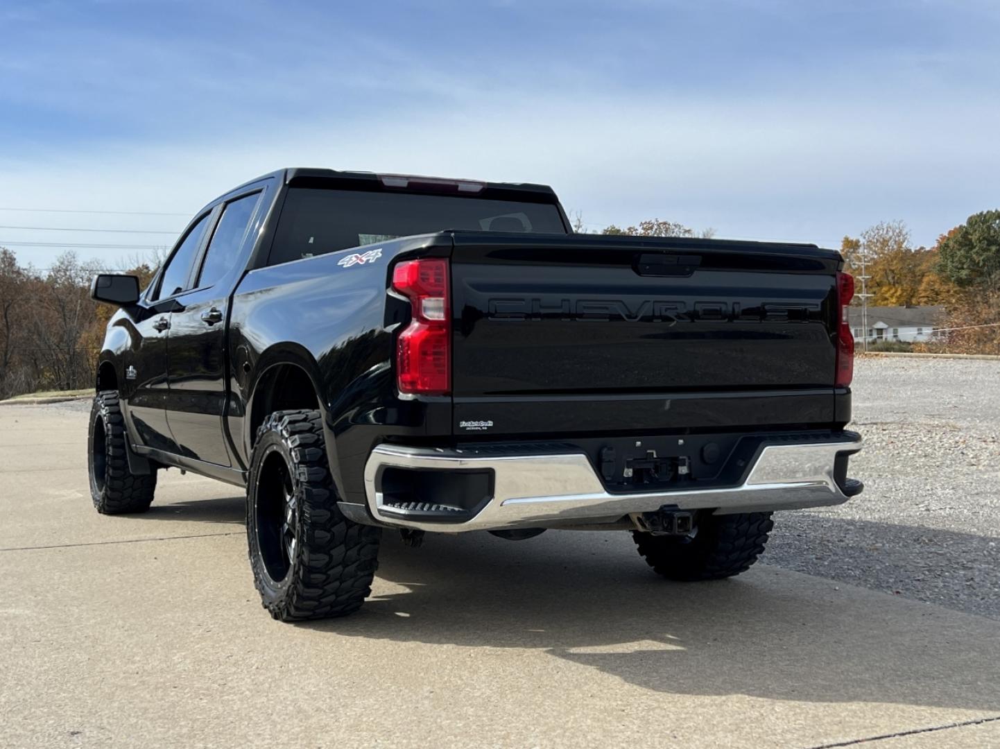 2020 BLACK /Black Leather Chevrolet Silverado 1500 LT Crew Cab 4WD (3GCUYDED6LG) with an 5.3L V8 engine, Automatic transmission, located at 2990 Old Orchard Rd., Jackson, MO, 63755, 37.354214, -89.612106 - 2020 Chevrolet Silverado 1500 LT 143xxx miles 4x4 5.3L V8 Automatic Backup Camera Heated Seats Power Driver Seat Heated Steering Wheel Bluetooth Remote Start Cruise Power Windows/Locks/Mirrors We have financing available and we accept trades! Fill out a credit application on our website - Photo#11