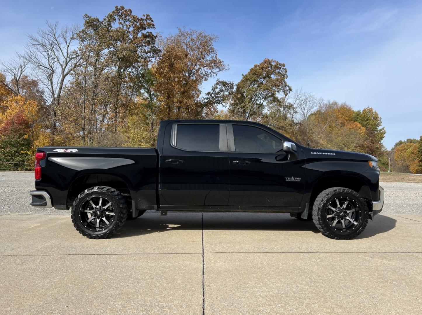 2020 BLACK /Black Leather Chevrolet Silverado 1500 LT Crew Cab 4WD (3GCUYDED6LG) with an 5.3L V8 engine, Automatic transmission, located at 2990 Old Orchard Rd., Jackson, MO, 63755, 37.354214, -89.612106 - 2020 Chevrolet Silverado 1500 LT 143xxx miles 4x4 5.3L V8 Automatic Backup Camera Heated Seats Power Driver Seat Heated Steering Wheel Bluetooth Remote Start Cruise Power Windows/Locks/Mirrors We have financing available and we accept trades! Fill out a credit application on our website - Photo#9