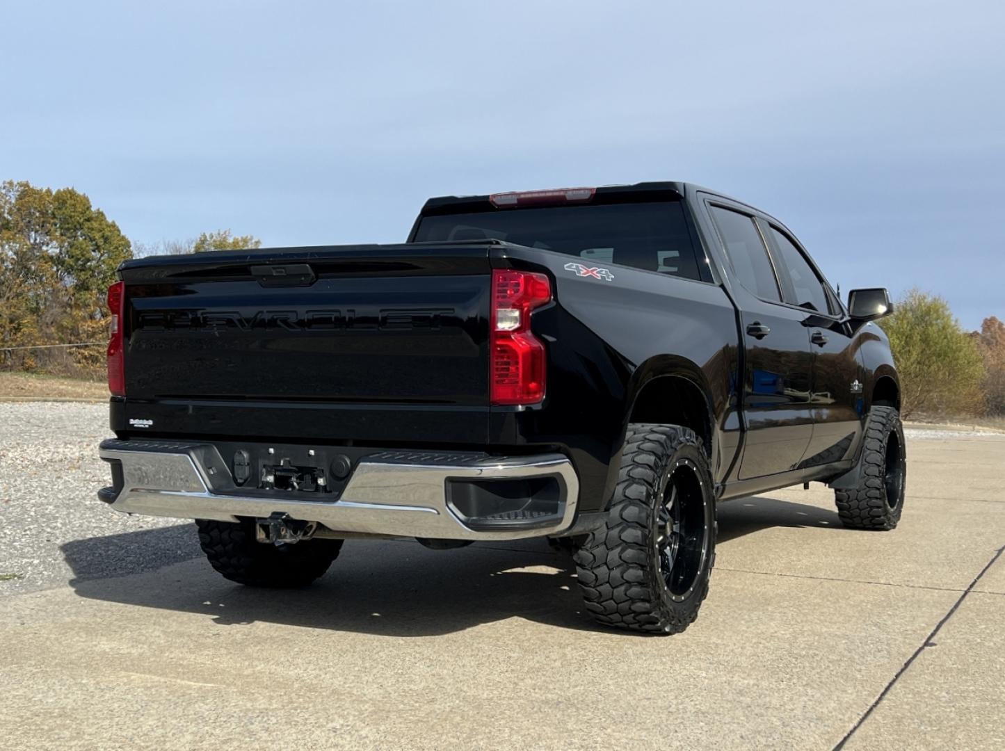 2020 BLACK /Black Leather Chevrolet Silverado 1500 LT Crew Cab 4WD (3GCUYDED6LG) with an 5.3L V8 engine, Automatic transmission, located at 2990 Old Orchard Rd., Jackson, MO, 63755, 37.354214, -89.612106 - 2020 Chevrolet Silverado 1500 LT 143xxx miles 4x4 5.3L V8 Automatic Backup Camera Heated Seats Power Driver Seat Heated Steering Wheel Bluetooth Remote Start Cruise Power Windows/Locks/Mirrors We have financing available and we accept trades! Fill out a credit application on our website - Photo#10