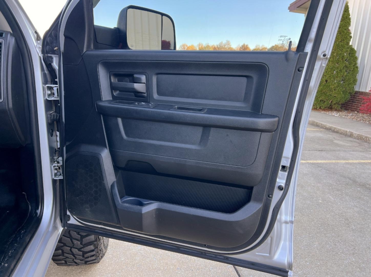 2016 SILVER /Gray Cloth RAM 1500 Tradesman Quad Cab 4WD (1C6RR7FT7GS) with an 5.7L V8 HEMI engine, Automatic transmission, located at 2990 Old Orchard Rd., Jackson, MO, 63755, 37.354214, -89.612106 - 2016 Ram 1500 Tradesman 1-Owner 102xxx miles 4x4 5.7L V8 HEMI Automatic Backup Camera Bluetooth Cruise Power Windows/Locks/Mirrors We have financing available and we accept trades! Fill out a credit application on our website or come by today! If you have any questions, give us a call at - Photo#13