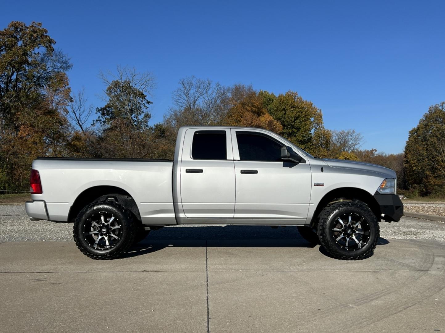 2016 SILVER /Gray Cloth RAM 1500 Tradesman Quad Cab 4WD (1C6RR7FT7GS) with an 5.7L V8 HEMI engine, Automatic transmission, located at 2990 Old Orchard Rd., Jackson, MO, 63755, 37.354214, -89.612106 - 2016 Ram 1500 Tradesman 1-Owner 102xxx miles 4x4 5.7L V8 HEMI Automatic Backup Camera Bluetooth Cruise Power Windows/Locks/Mirrors We have financing available and we accept trades! Fill out a credit application on our website or come by today! If you have any questions, give us a call at - Photo#6