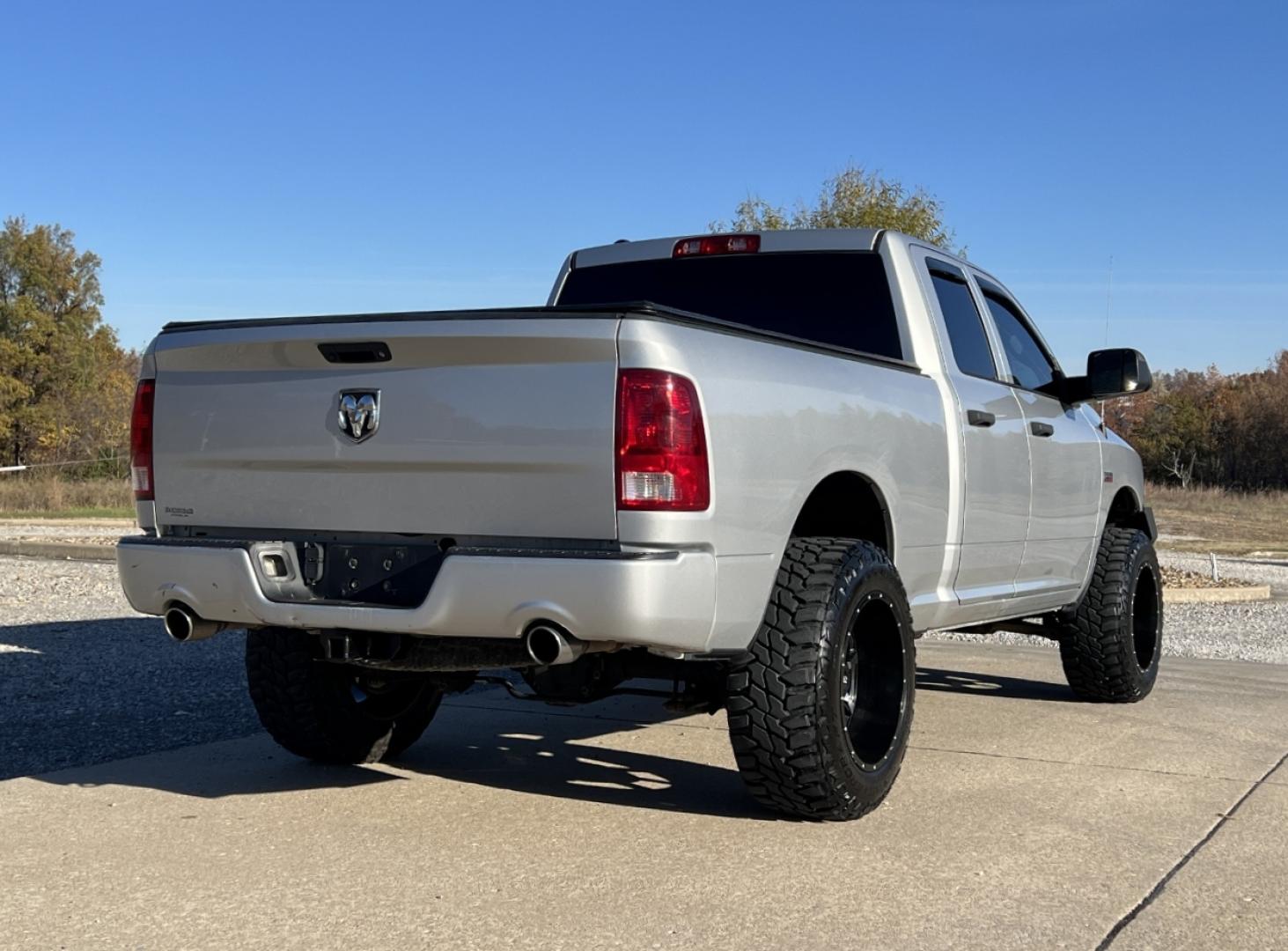 2016 SILVER /Gray Cloth RAM 1500 Tradesman Quad Cab 4WD (1C6RR7FT7GS) with an 5.7L V8 HEMI engine, Automatic transmission, located at 2990 Old Orchard Rd., Jackson, MO, 63755, 37.354214, -89.612106 - 2016 Ram 1500 Tradesman 1-Owner 102xxx miles 4x4 5.7L V8 HEMI Automatic Backup Camera Bluetooth Cruise Power Windows/Locks/Mirrors We have financing available and we accept trades! Fill out a credit application on our website or come by today! If you have any questions, give us a call at - Photo#7
