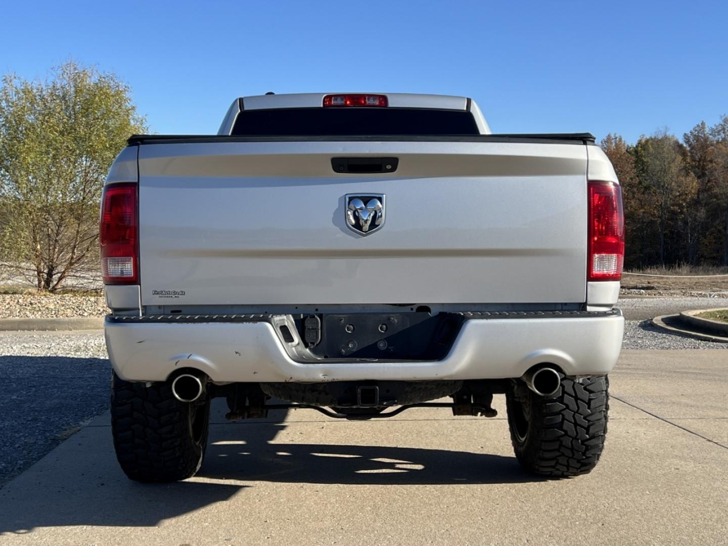 2016 SILVER /Gray Cloth RAM 1500 Tradesman Quad Cab 4WD (1C6RR7FT7GS) with an 5.7L V8 HEMI engine, Automatic transmission, located at 2990 Old Orchard Rd., Jackson, MO, 63755, 37.354214, -89.612106 - 2016 Ram 1500 Tradesman 1-Owner 102xxx miles 4x4 5.7L V8 HEMI Automatic Backup Camera Bluetooth Cruise Power Windows/Locks/Mirrors We have financing available and we accept trades! Fill out a credit application on our website or come by today! If you have any questions, give us a call at - Photo#9