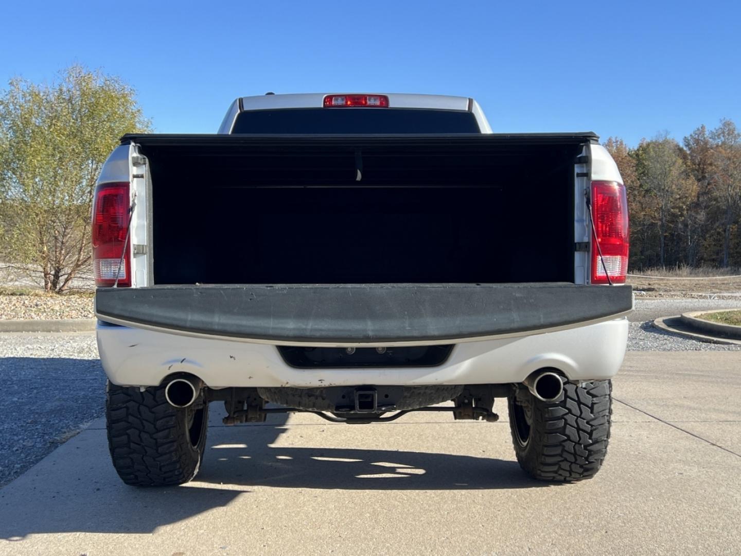 2016 SILVER /Gray Cloth RAM 1500 Tradesman Quad Cab 4WD (1C6RR7FT7GS) with an 5.7L V8 HEMI engine, Automatic transmission, located at 2990 Old Orchard Rd., Jackson, MO, 63755, 37.354214, -89.612106 - 2016 Ram 1500 Tradesman 1-Owner 102xxx miles 4x4 5.7L V8 HEMI Automatic Backup Camera Bluetooth Cruise Power Windows/Locks/Mirrors We have financing available and we accept trades! Fill out a credit application on our website or come by today! If you have any questions, give us a call at - Photo#17