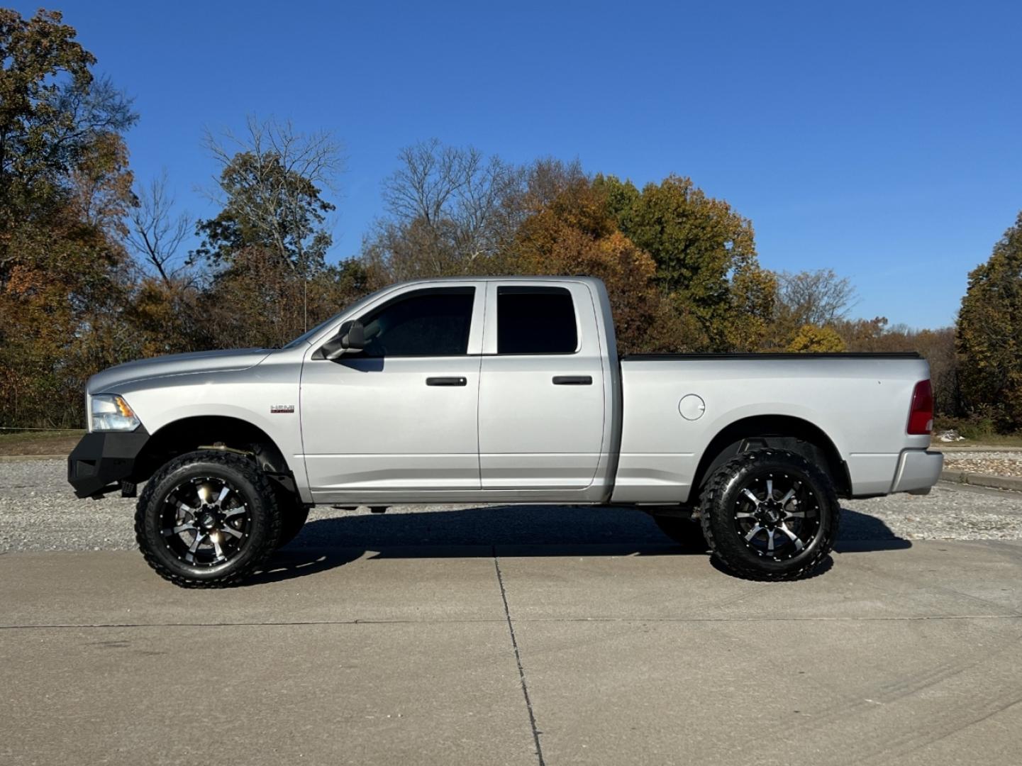 2016 SILVER /Gray Cloth RAM 1500 Tradesman Quad Cab 4WD (1C6RR7FT7GS) with an 5.7L V8 HEMI engine, Automatic transmission, located at 2990 Old Orchard Rd., Jackson, MO, 63755, 37.354214, -89.612106 - 2016 Ram 1500 Tradesman 1-Owner 102xxx miles 4x4 5.7L V8 HEMI Automatic Backup Camera Bluetooth Cruise Power Windows/Locks/Mirrors We have financing available and we accept trades! Fill out a credit application on our website or come by today! If you have any questions, give us a call at - Photo#5