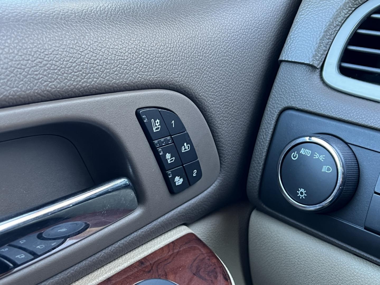 2011 TAN /Tan Leather Chevrolet Avalanche LTZ 4WD (3GNTKGE32BG) with an 5.3L V8 engine, Automatic transmission, located at 2990 Old Orchard Rd., Jackson, MO, 63755, 37.354214, -89.612106 - 2011 Chevrolet Avalanche LTZ 132xxx miles 4x4 5.3L V8 Automatic Leather Navigation Rear Entertainment Backup Camera Power/Heated/Cooled Seats Remote Start Cruise Power Windows/Locks/Mirrors We have financing available and we accept trades! Fill out a credit application on our website or - Photo#5