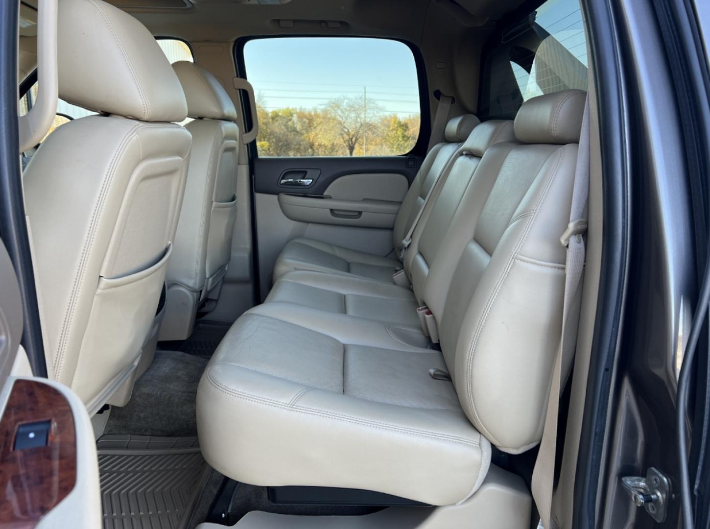 2011 TAN /Tan Leather Chevrolet Avalanche LTZ 4WD (3GNTKGE32BG) with an 5.3L V8 engine, Automatic transmission, located at 2990 Old Orchard Rd., Jackson, MO, 63755, 37.354214, -89.612106 - 2011 Chevrolet Avalanche LTZ 132xxx miles 4x4 5.3L V8 Automatic Leather Navigation Rear Entertainment Backup Camera Power/Heated/Cooled Seats Remote Start Cruise Power Windows/Locks/Mirrors We have financing available and we accept trades! Fill out a credit application on our website or - Photo#21