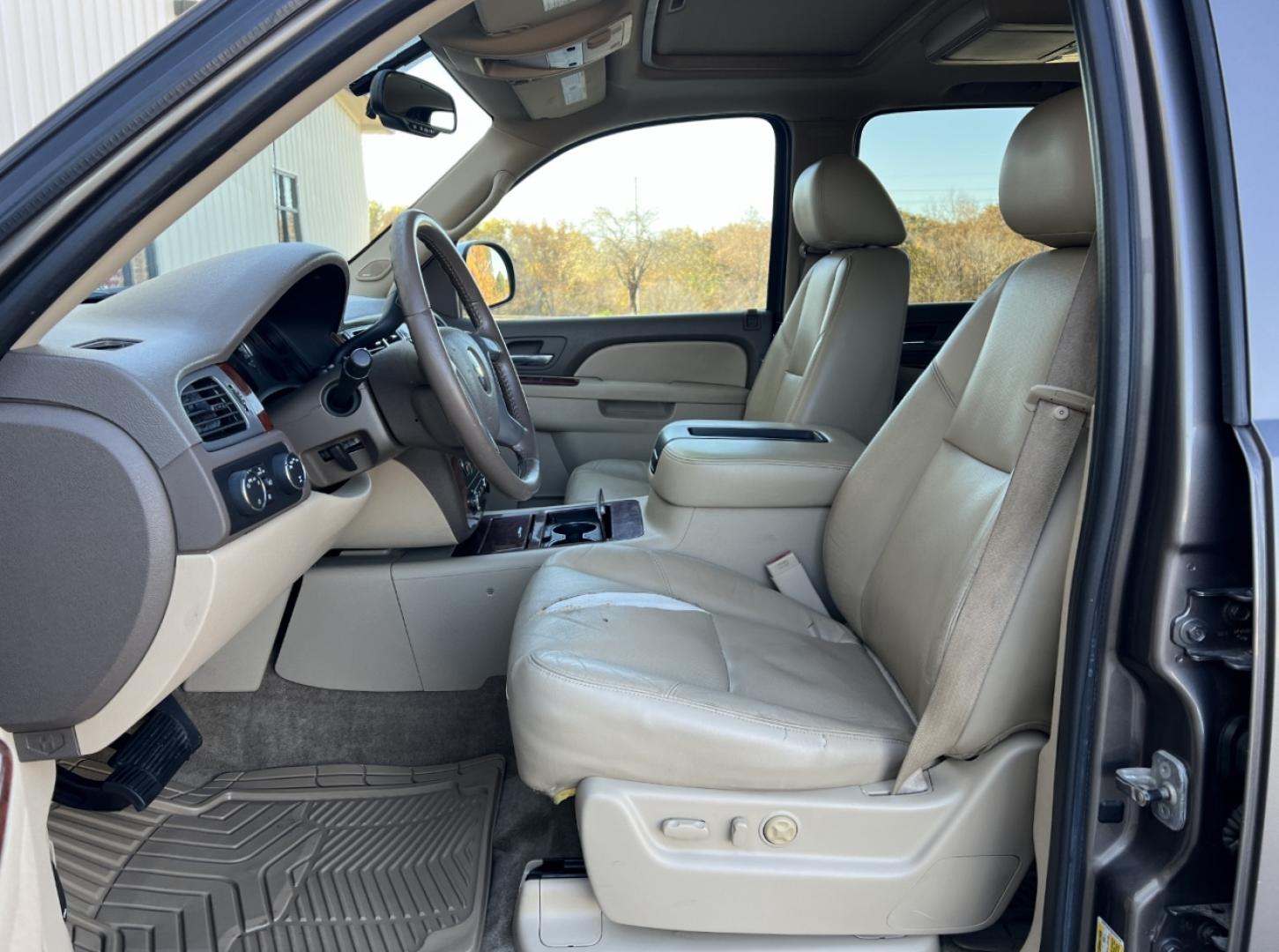 2011 TAN /Tan Leather Chevrolet Avalanche LTZ 4WD (3GNTKGE32BG) with an 5.3L V8 engine, Automatic transmission, located at 2990 Old Orchard Rd., Jackson, MO, 63755, 37.354214, -89.612106 - 2011 Chevrolet Avalanche LTZ 132xxx miles 4x4 5.3L V8 Automatic Leather Navigation Rear Entertainment Backup Camera Power/Heated/Cooled Seats Remote Start Cruise Power Windows/Locks/Mirrors We have financing available and we accept trades! Fill out a credit application on our website or - Photo#18