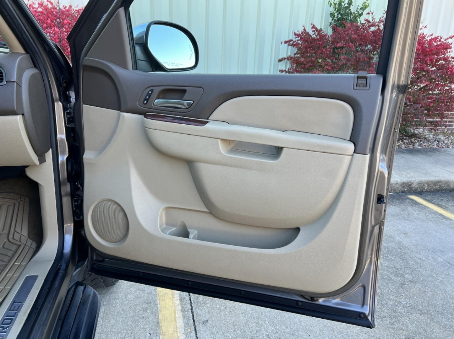 2011 TAN /Tan Leather Chevrolet Avalanche LTZ 4WD (3GNTKGE32BG) with an 5.3L V8 engine, Automatic transmission, located at 2990 Old Orchard Rd., Jackson, MO, 63755, 37.354214, -89.612106 - 2011 Chevrolet Avalanche LTZ 132xxx miles 4x4 5.3L V8 Automatic Leather Navigation Rear Entertainment Backup Camera Power/Heated/Cooled Seats Remote Start Cruise Power Windows/Locks/Mirrors We have financing available and we accept trades! Fill out a credit application on our website or - Photo#19