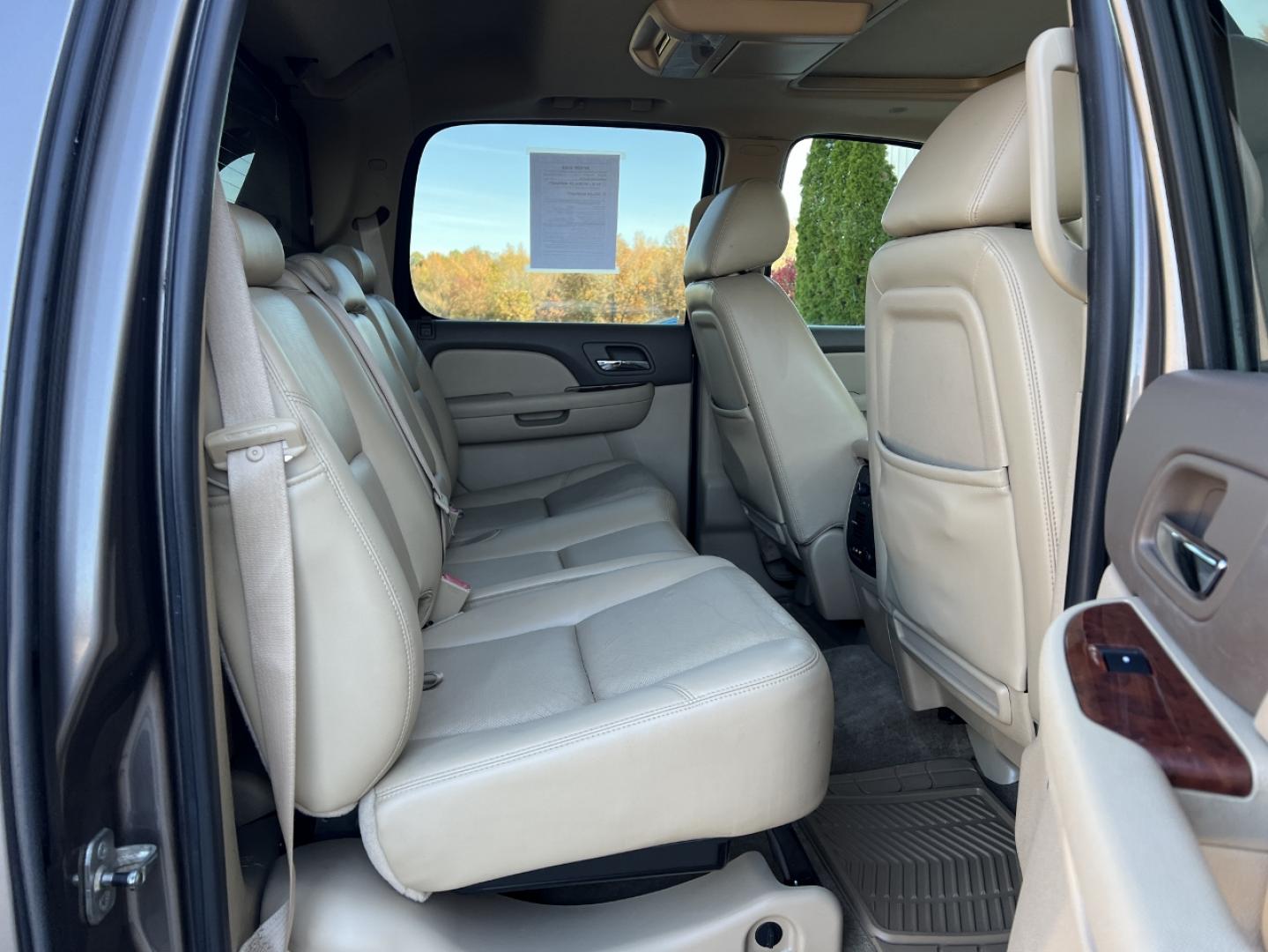2011 TAN /Tan Leather Chevrolet Avalanche LTZ 4WD (3GNTKGE32BG) with an 5.3L V8 engine, Automatic transmission, located at 2990 Old Orchard Rd., Jackson, MO, 63755, 37.354214, -89.612106 - 2011 Chevrolet Avalanche LTZ 132xxx miles 4x4 5.3L V8 Automatic Leather Navigation Rear Entertainment Backup Camera Power/Heated/Cooled Seats Remote Start Cruise Power Windows/Locks/Mirrors We have financing available and we accept trades! Fill out a credit application on our website or - Photo#22
