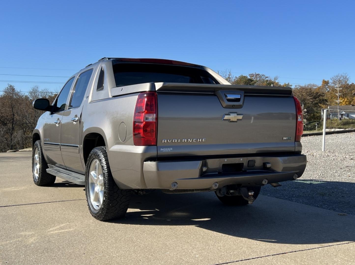 2011 TAN /Tan Leather Chevrolet Avalanche LTZ 4WD (3GNTKGE32BG) with an 5.3L V8 engine, Automatic transmission, located at 2990 Old Orchard Rd., Jackson, MO, 63755, 37.354214, -89.612106 - 2011 Chevrolet Avalanche LTZ 132xxx miles 4x4 5.3L V8 Automatic Leather Navigation Rear Entertainment Backup Camera Power/Heated/Cooled Seats Remote Start Cruise Power Windows/Locks/Mirrors We have financing available and we accept trades! Fill out a credit application on our website or - Photo#14