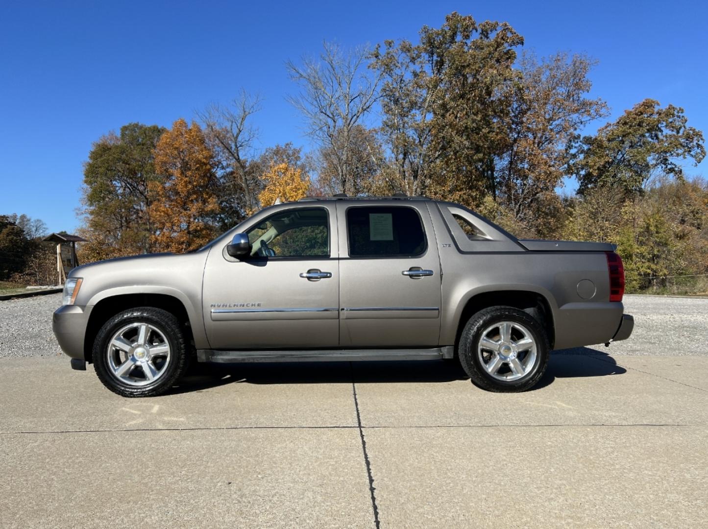 2011 TAN /Tan Leather Chevrolet Avalanche LTZ 4WD (3GNTKGE32BG) with an 5.3L V8 engine, Automatic transmission, located at 2990 Old Orchard Rd., Jackson, MO, 63755, 37.354214, -89.612106 - 2011 Chevrolet Avalanche LTZ 132xxx miles 4x4 5.3L V8 Automatic Leather Navigation Rear Entertainment Backup Camera Power/Heated/Cooled Seats Remote Start Cruise Power Windows/Locks/Mirrors We have financing available and we accept trades! Fill out a credit application on our website or - Photo#11