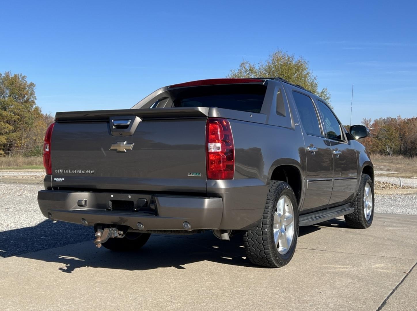 2011 TAN /Tan Leather Chevrolet Avalanche LTZ 4WD (3GNTKGE32BG) with an 5.3L V8 engine, Automatic transmission, located at 2990 Old Orchard Rd., Jackson, MO, 63755, 37.354214, -89.612106 - 2011 Chevrolet Avalanche LTZ 132xxx miles 4x4 5.3L V8 Automatic Leather Navigation Rear Entertainment Backup Camera Power/Heated/Cooled Seats Remote Start Cruise Power Windows/Locks/Mirrors We have financing available and we accept trades! Fill out a credit application on our website or - Photo#13