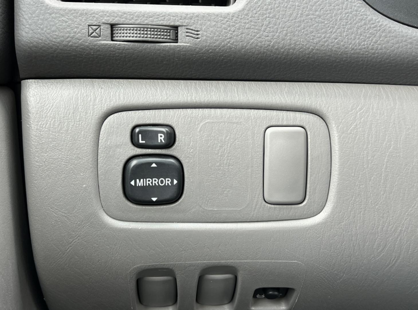 2009 WHITE /Gray Cloth Toyota Sienna CE FWD 7-Passenger (5TDZK23C79S) with an 3.5L V6 engine, Automatic transmission, located at 2990 Old Orchard Rd., Jackson, MO, 63755, 37.354214, -89.612106 - 2009 Toyota Sienna CE 193xxx miles Front Wheel Drive 3.5L V6 Automatic 3rd Row Cruise Power Windows/Locks/Mirrors We have financing available and we accept trades! Fill out a credit application on our website or come by today! If you have any questions, give us a call at (573) 204-7777 or v - Photo#24