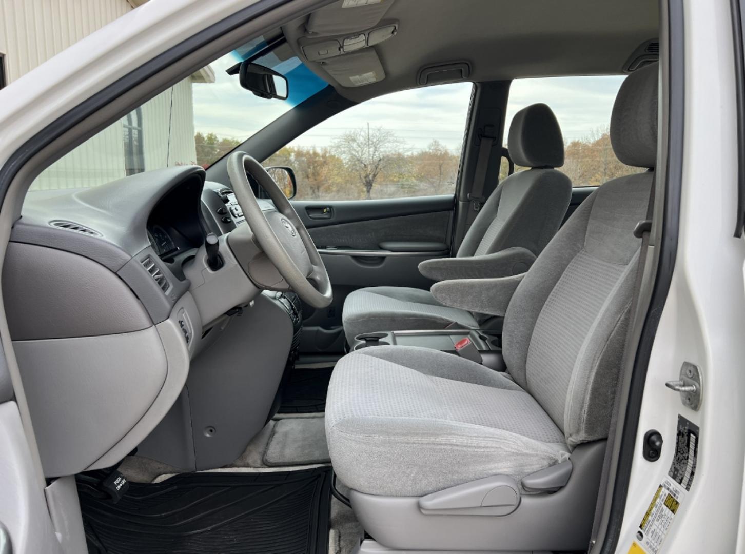 2009 WHITE /Gray Cloth Toyota Sienna CE FWD 7-Passenger (5TDZK23C79S) with an 3.5L V6 engine, Automatic transmission, located at 2990 Old Orchard Rd., Jackson, MO, 63755, 37.354214, -89.612106 - 2009 Toyota Sienna CE 193xxx miles Front Wheel Drive 3.5L V6 Automatic 3rd Row Cruise Power Windows/Locks/Mirrors We have financing available and we accept trades! Fill out a credit application on our website or come by today! If you have any questions, give us a call at (573) 204-7777 or v - Photo#10