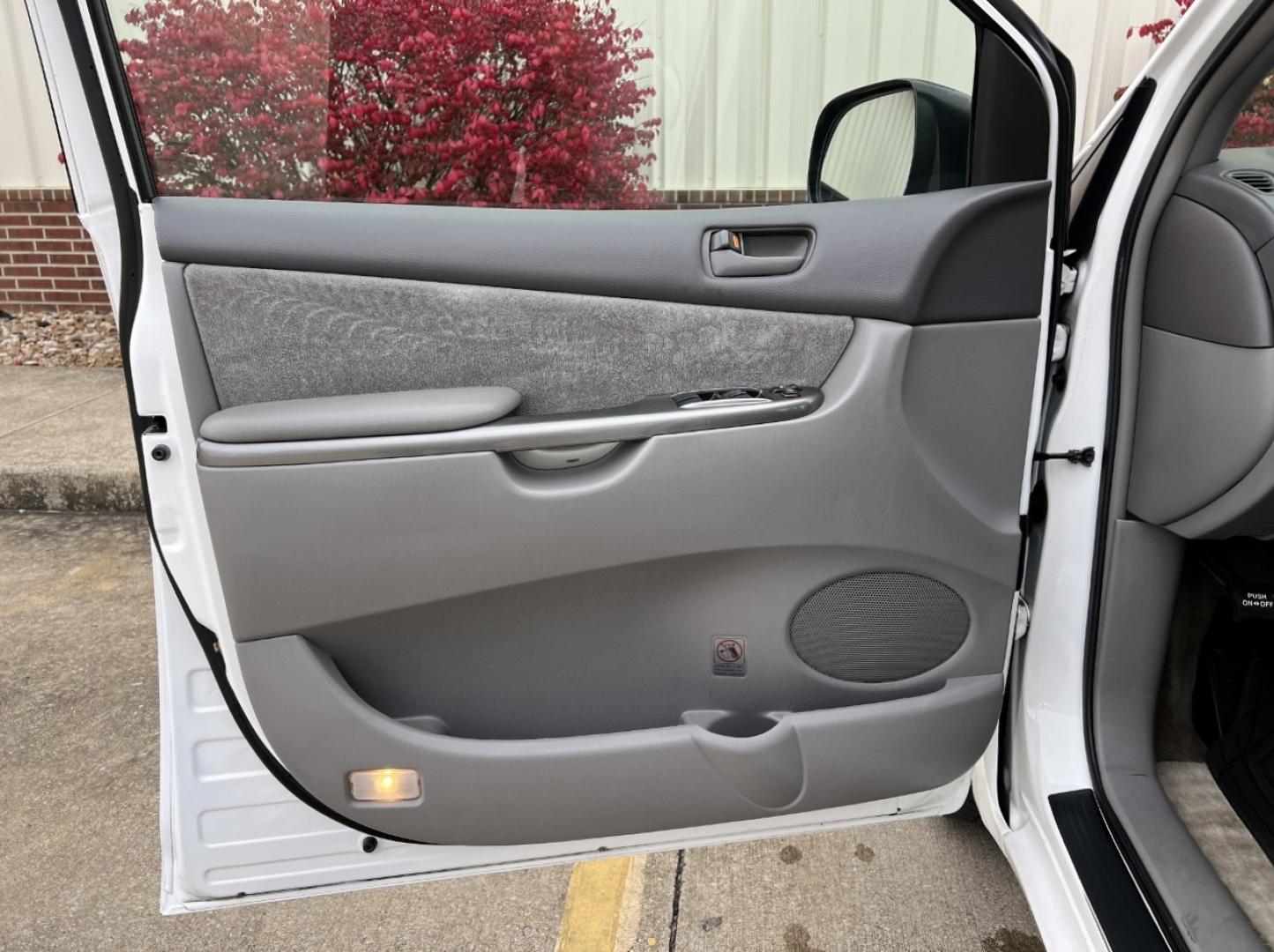 2009 WHITE /Gray Cloth Toyota Sienna CE FWD 7-Passenger (5TDZK23C79S) with an 3.5L V6 engine, Automatic transmission, located at 2990 Old Orchard Rd., Jackson, MO, 63755, 37.354214, -89.612106 - 2009 Toyota Sienna CE 193xxx miles Front Wheel Drive 3.5L V6 Automatic 3rd Row Cruise Power Windows/Locks/Mirrors We have financing available and we accept trades! Fill out a credit application on our website or come by today! If you have any questions, give us a call at (573) 204-7777 or v - Photo#9