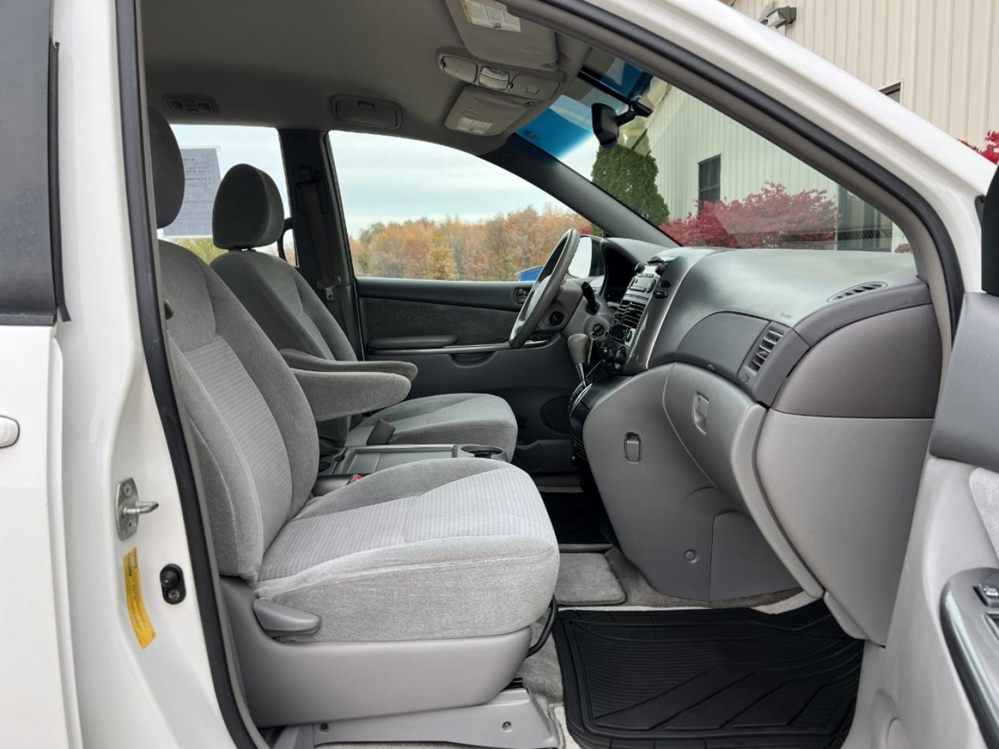 2009 WHITE /Gray Cloth Toyota Sienna CE FWD 7-Passenger (5TDZK23C79S) with an 3.5L V6 engine, Automatic transmission, located at 2990 Old Orchard Rd., Jackson, MO, 63755, 37.354214, -89.612106 - 2009 Toyota Sienna CE 193xxx miles Front Wheel Drive 3.5L V6 Automatic 3rd Row Cruise Power Windows/Locks/Mirrors We have financing available and we accept trades! Fill out a credit application on our website or come by today! If you have any questions, give us a call at (573) 204-7777 or v - Photo#12