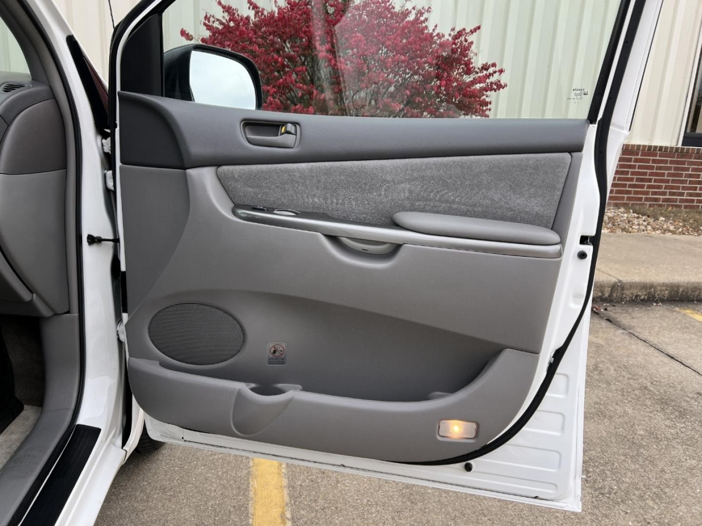 2009 WHITE /Gray Cloth Toyota Sienna CE FWD 7-Passenger (5TDZK23C79S) with an 3.5L V6 engine, Automatic transmission, located at 2990 Old Orchard Rd., Jackson, MO, 63755, 37.354214, -89.612106 - 2009 Toyota Sienna CE 193xxx miles Front Wheel Drive 3.5L V6 Automatic 3rd Row Cruise Power Windows/Locks/Mirrors We have financing available and we accept trades! Fill out a credit application on our website or come by today! If you have any questions, give us a call at (573) 204-7777 or v - Photo#11