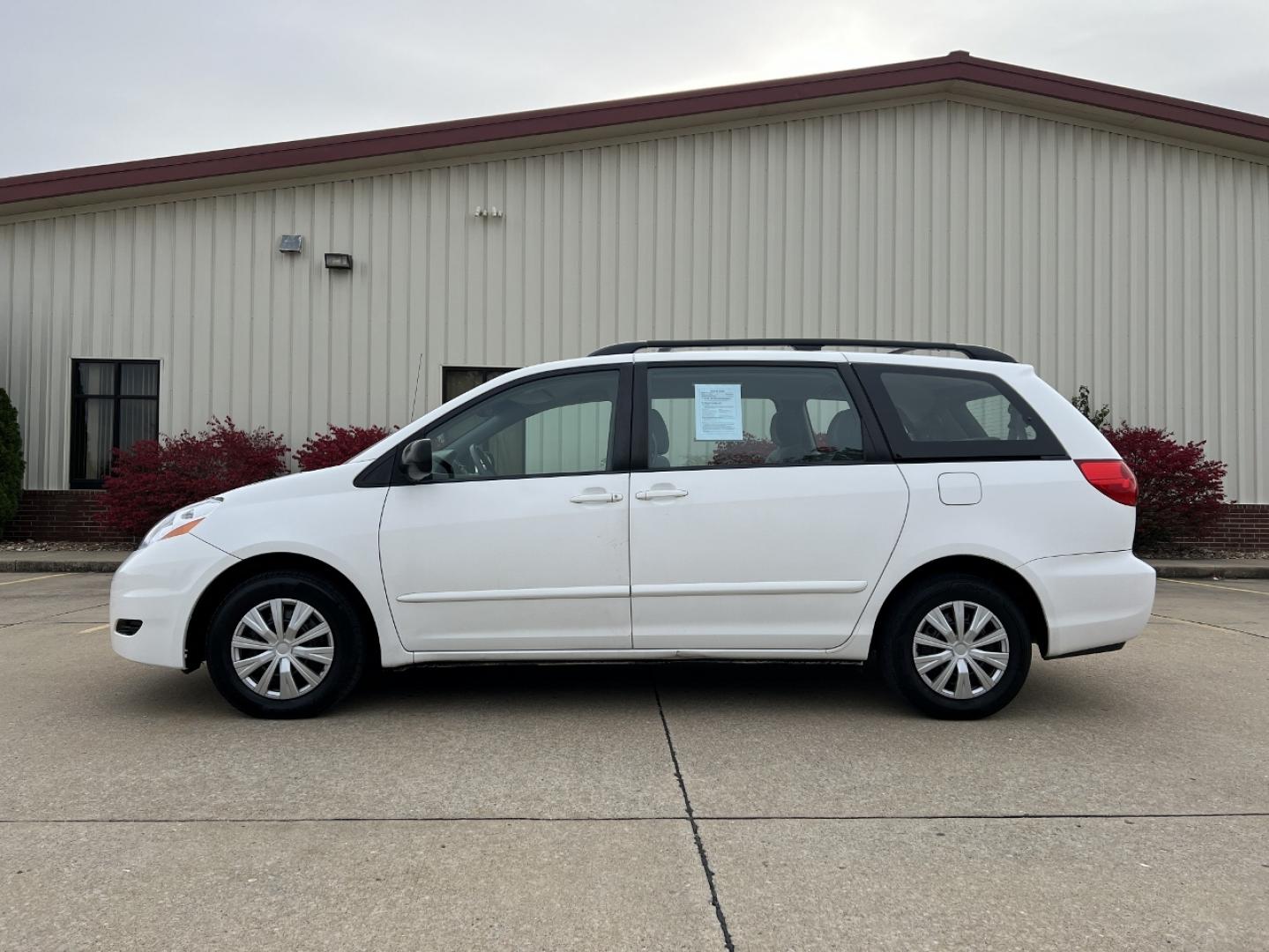 2009 WHITE /Gray Cloth Toyota Sienna CE FWD 7-Passenger (5TDZK23C79S) with an 3.5L V6 engine, Automatic transmission, located at 2990 Old Orchard Rd., Jackson, MO, 63755, 37.354214, -89.612106 - 2009 Toyota Sienna CE 193xxx miles Front Wheel Drive 3.5L V6 Automatic 3rd Row Cruise Power Windows/Locks/Mirrors We have financing available and we accept trades! Fill out a credit application on our website or come by today! If you have any questions, give us a call at (573) 204-7777 or v - Photo#3