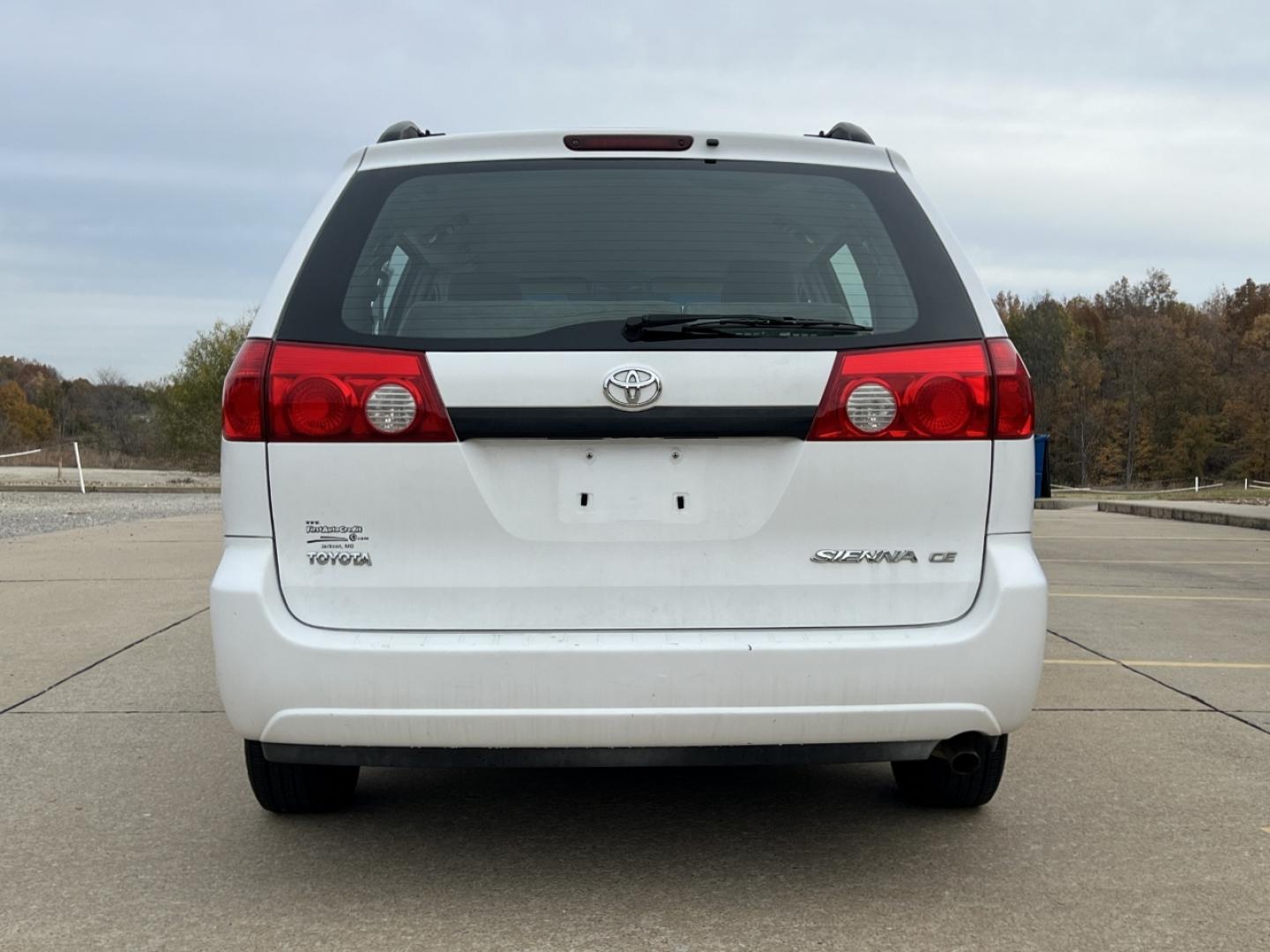 2009 WHITE /Gray Cloth Toyota Sienna CE FWD 7-Passenger (5TDZK23C79S) with an 3.5L V6 engine, Automatic transmission, located at 2990 Old Orchard Rd., Jackson, MO, 63755, 37.354214, -89.612106 - 2009 Toyota Sienna CE 193xxx miles Front Wheel Drive 3.5L V6 Automatic 3rd Row Cruise Power Windows/Locks/Mirrors We have financing available and we accept trades! Fill out a credit application on our website or come by today! If you have any questions, give us a call at (573) 204-7777 or v - Photo#7