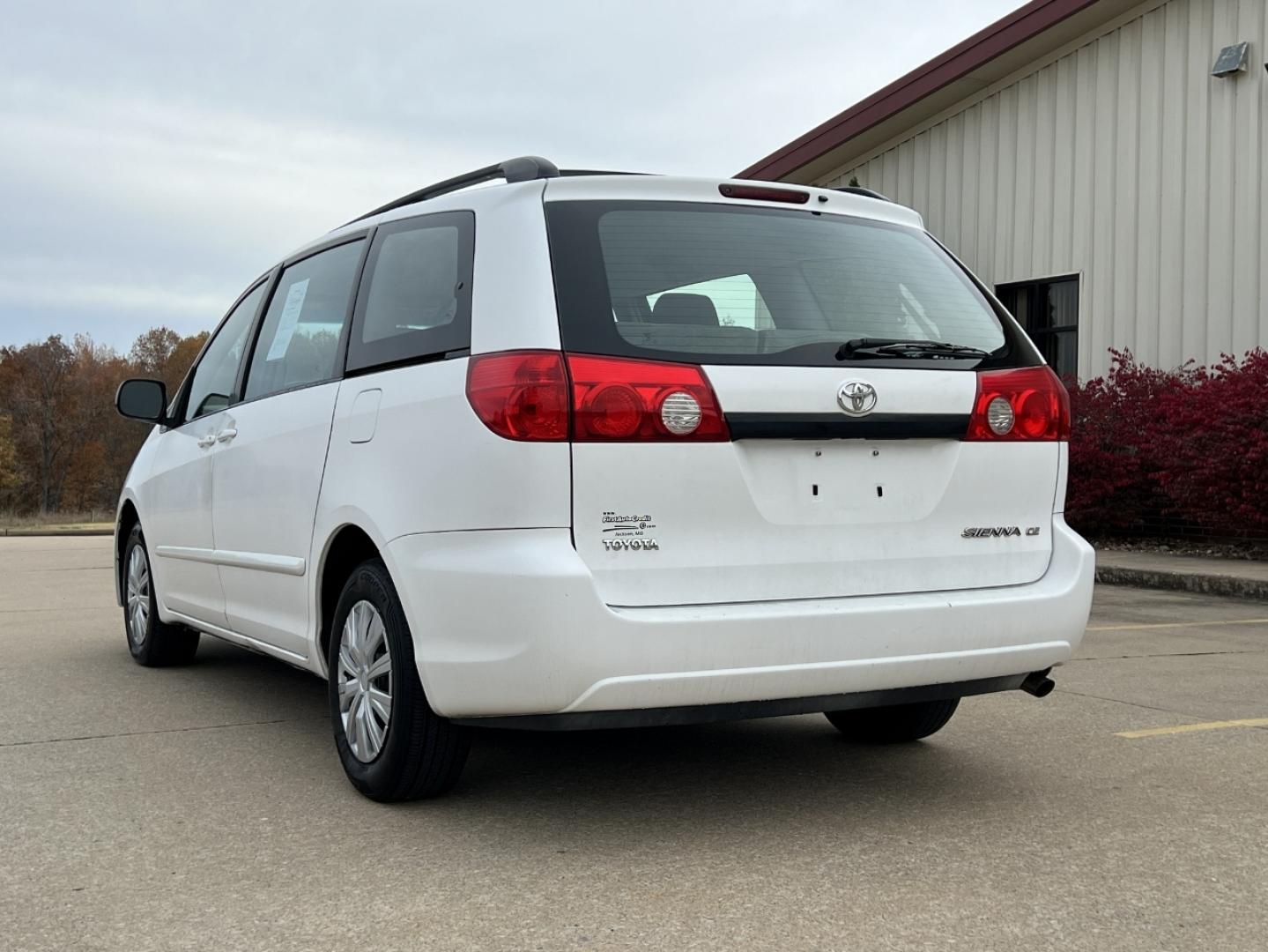 2009 WHITE /Gray Cloth Toyota Sienna CE FWD 7-Passenger (5TDZK23C79S) with an 3.5L V6 engine, Automatic transmission, located at 2990 Old Orchard Rd., Jackson, MO, 63755, 37.354214, -89.612106 - 2009 Toyota Sienna CE 193xxx miles Front Wheel Drive 3.5L V6 Automatic 3rd Row Cruise Power Windows/Locks/Mirrors We have financing available and we accept trades! Fill out a credit application on our website or come by today! If you have any questions, give us a call at (573) 204-7777 or v - Photo#6