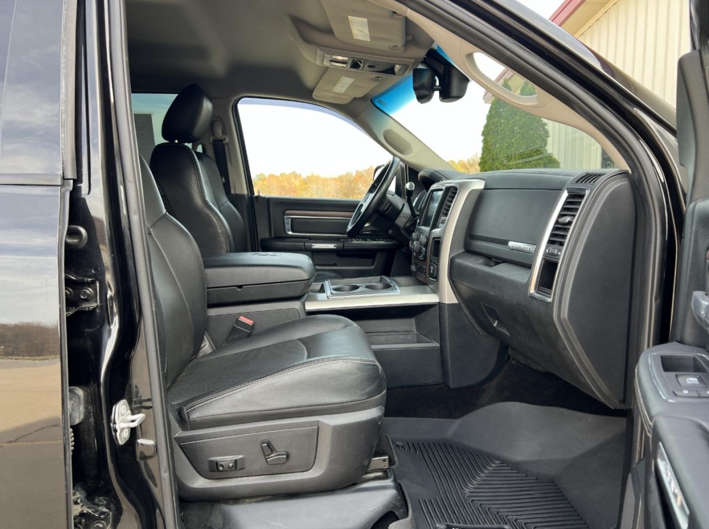 2016 BLACK /Black Leather RAM 2500 Laramie Crew Cab SWB 4WD (3C6UR5FJ5GG) with an 6.4L V8 engine, Automatic transmission, located at 2990 Old Orchard Rd., Jackson, MO, 63755, 37.354214, -89.612106 - 2016 Ram 2500HD Laramie 114xxx miles 4x4 6.4L V8 Automatic Leather Navigation Power/Heated/Cooled Seats Heated Rear Seats Heated Steering Wheel Backup Camera Bluetooth Remote Start Cruise Power Windows/Locks/Mirrors We have financing available and we accept trades! Fill out a credit a - Photo#19