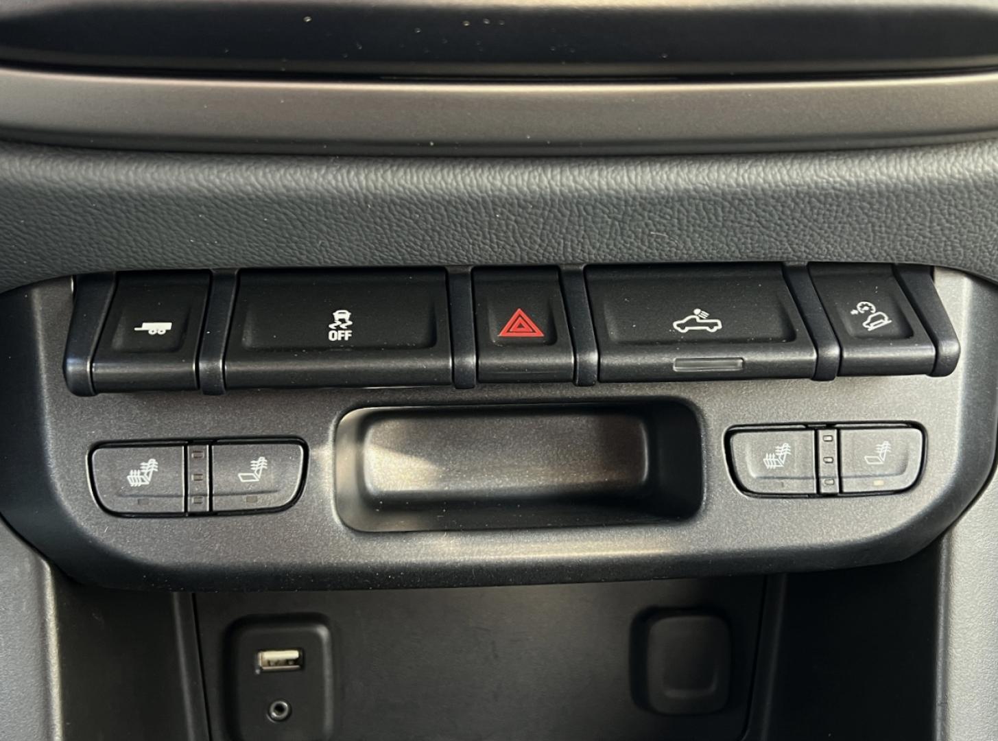 2018 BLACK /Black Leather Chevrolet Colorado Z71 Crew Cab 4WD Short Box (1GCGTDEN6J1) with an 3.6L V6 engine, Automatic transmission, located at 2990 Old Orchard Rd., Jackson, MO, 63755, 37.354214, -89.612106 - 2018 Chevrolet Colorado Z71 97xxx miles 4x4 3.6L V6 Automatic Leather Navigation Power/Heated Seats Backup Camera Bluetooth Remote Start Cruise Power Windows/Locks/Mirrors We have financing available and we accept trades! Fill out a credit application on our website or come by today! I - Photo#5