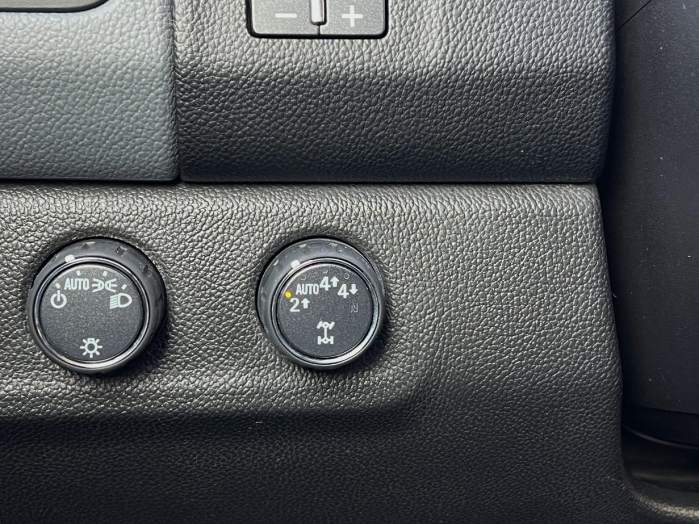 2018 BLACK /Black Leather Chevrolet Colorado Z71 Crew Cab 4WD Short Box (1GCGTDEN6J1) with an 3.6L V6 engine, Automatic transmission, located at 2990 Old Orchard Rd., Jackson, MO, 63755, 37.354214, -89.612106 - 2018 Chevrolet Colorado Z71 97xxx miles 4x4 3.6L V6 Automatic Leather Navigation Power/Heated Seats Backup Camera Bluetooth Remote Start Cruise Power Windows/Locks/Mirrors We have financing available and we accept trades! Fill out a credit application on our website or come by today! I - Photo#2