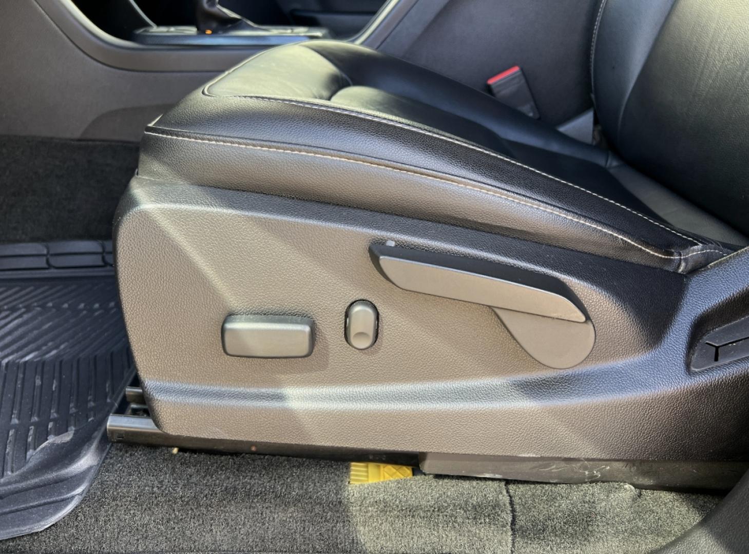 2018 BLACK /Black Leather Chevrolet Colorado Z71 Crew Cab 4WD Short Box (1GCGTDEN6J1) with an 3.6L V6 engine, Automatic transmission, located at 2990 Old Orchard Rd., Jackson, MO, 63755, 37.354214, -89.612106 - 2018 Chevrolet Colorado Z71 97xxx miles 4x4 3.6L V6 Automatic Leather Navigation Power/Heated Seats Backup Camera Bluetooth Remote Start Cruise Power Windows/Locks/Mirrors We have financing available and we accept trades! Fill out a credit application on our website or come by today! I - Photo#6