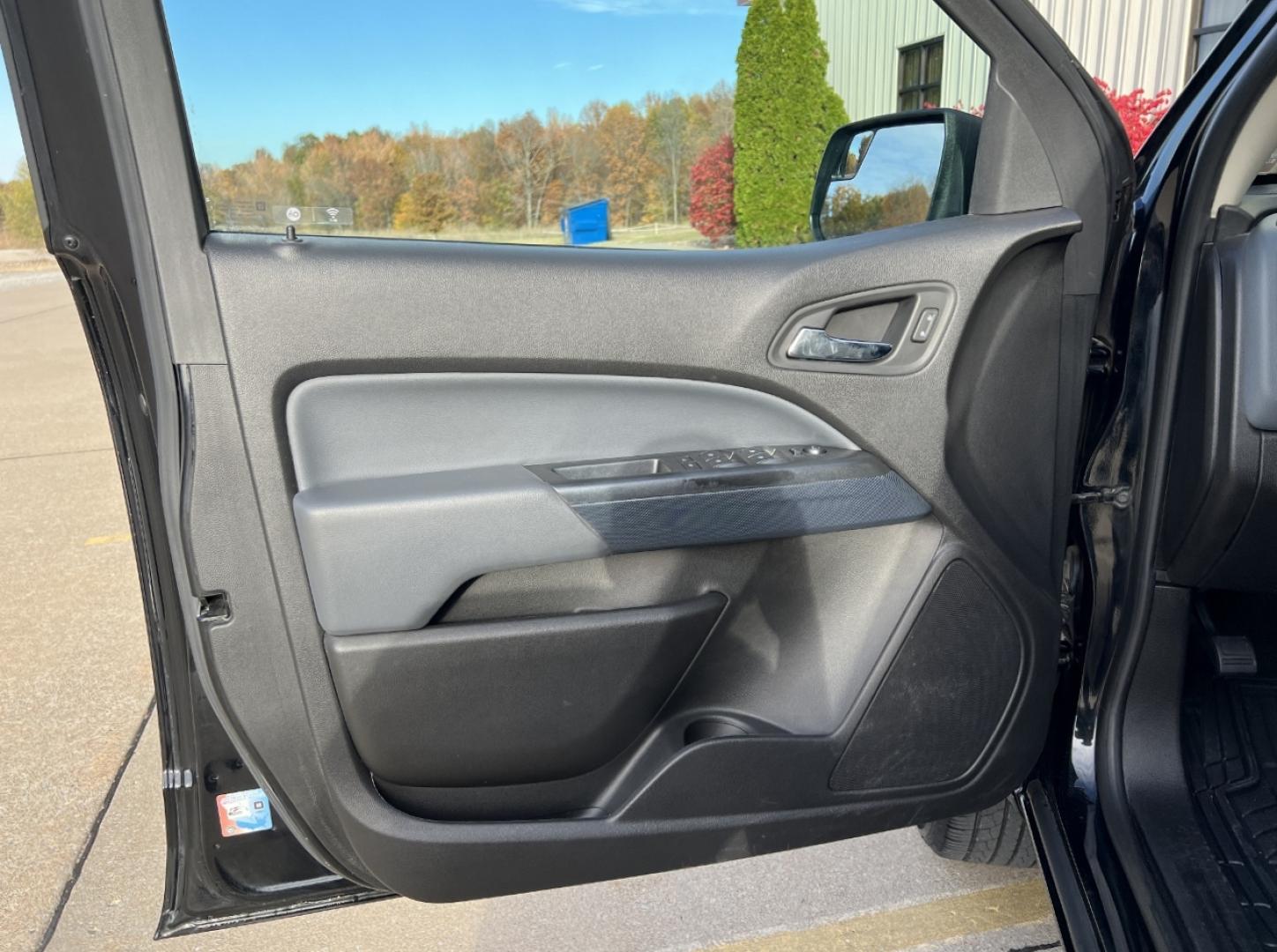 2018 BLACK /Black Leather Chevrolet Colorado Z71 Crew Cab 4WD Short Box (1GCGTDEN6J1) with an 3.6L V6 engine, Automatic transmission, located at 2990 Old Orchard Rd., Jackson, MO, 63755, 37.354214, -89.612106 - 2018 Chevrolet Colorado Z71 97xxx miles 4x4 3.6L V6 Automatic Leather Navigation Power/Heated Seats Backup Camera Bluetooth Remote Start Cruise Power Windows/Locks/Mirrors We have financing available and we accept trades! Fill out a credit application on our website or come by today! I - Photo#14