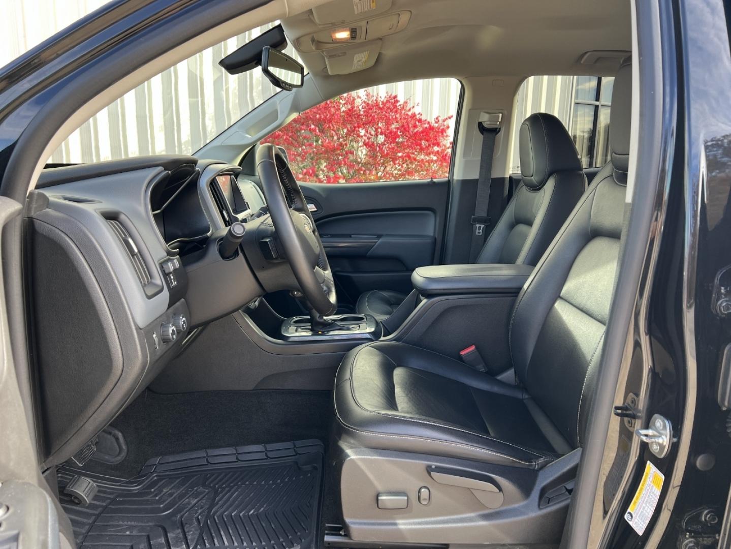 2018 BLACK /Black Leather Chevrolet Colorado Z71 Crew Cab 4WD Short Box (1GCGTDEN6J1) with an 3.6L V6 engine, Automatic transmission, located at 2990 Old Orchard Rd., Jackson, MO, 63755, 37.354214, -89.612106 - 2018 Chevrolet Colorado Z71 97xxx miles 4x4 3.6L V6 Automatic Leather Navigation Power/Heated Seats Backup Camera Bluetooth Remote Start Cruise Power Windows/Locks/Mirrors We have financing available and we accept trades! Fill out a credit application on our website or come by today! I - Photo#15