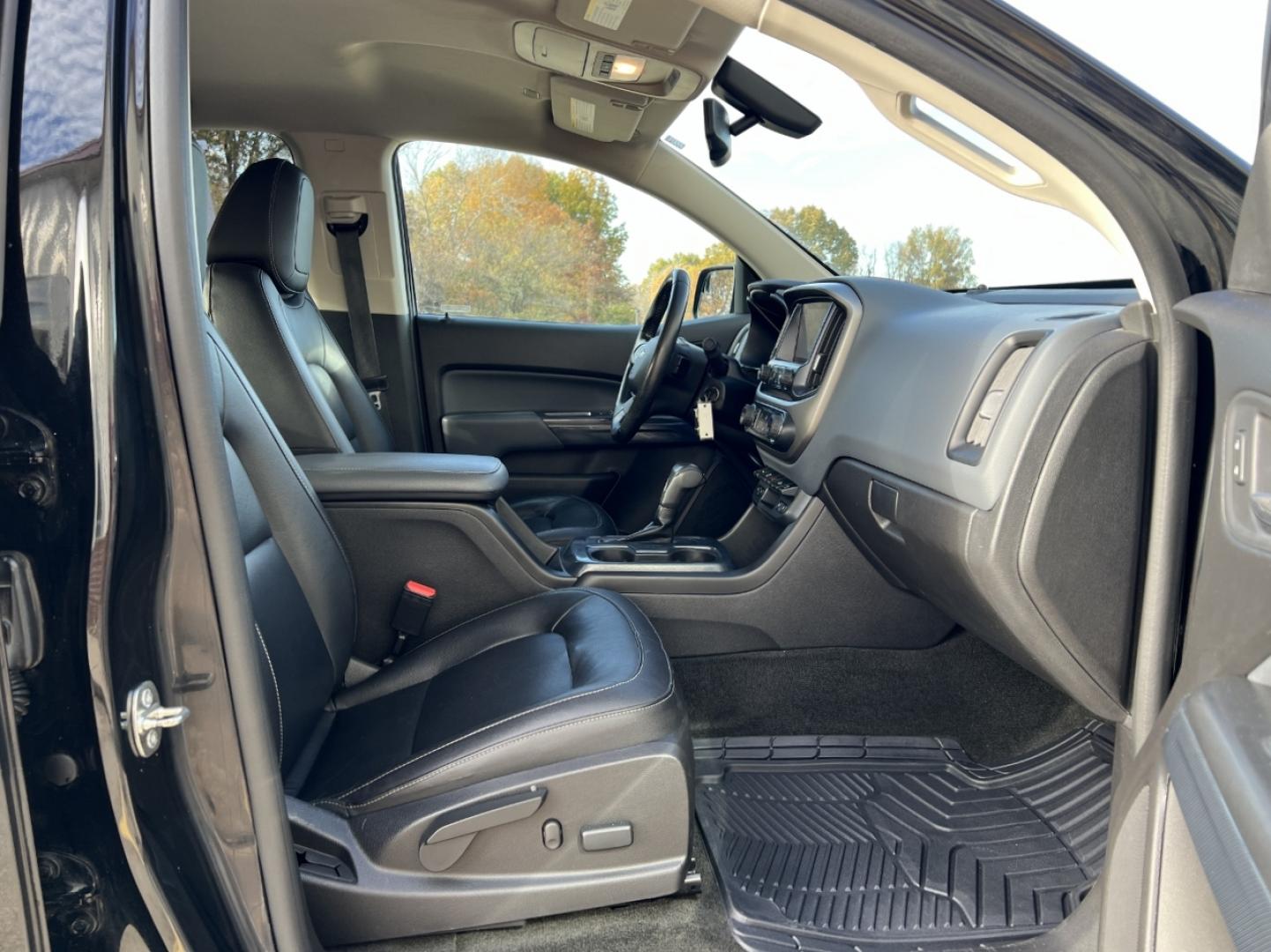 2018 BLACK /Black Leather Chevrolet Colorado Z71 Crew Cab 4WD Short Box (1GCGTDEN6J1) with an 3.6L V6 engine, Automatic transmission, located at 2990 Old Orchard Rd., Jackson, MO, 63755, 37.354214, -89.612106 - 2018 Chevrolet Colorado Z71 97xxx miles 4x4 3.6L V6 Automatic Leather Navigation Power/Heated Seats Backup Camera Bluetooth Remote Start Cruise Power Windows/Locks/Mirrors We have financing available and we accept trades! Fill out a credit application on our website or come by today! I - Photo#17