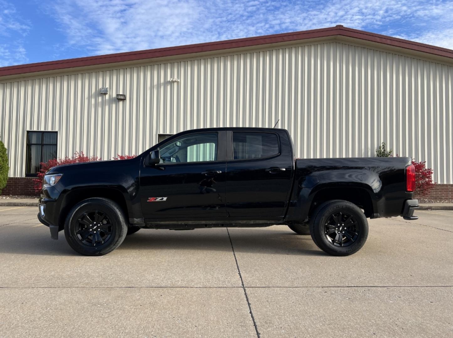 2018 BLACK /Black Leather Chevrolet Colorado Z71 Crew Cab 4WD Short Box (1GCGTDEN6J1) with an 3.6L V6 engine, Automatic transmission, located at 2990 Old Orchard Rd., Jackson, MO, 63755, 37.354214, -89.612106 - 2018 Chevrolet Colorado Z71 97xxx miles 4x4 3.6L V6 Automatic Leather Navigation Power/Heated Seats Backup Camera Bluetooth Remote Start Cruise Power Windows/Locks/Mirrors We have financing available and we accept trades! Fill out a credit application on our website or come by today! I - Photo#8