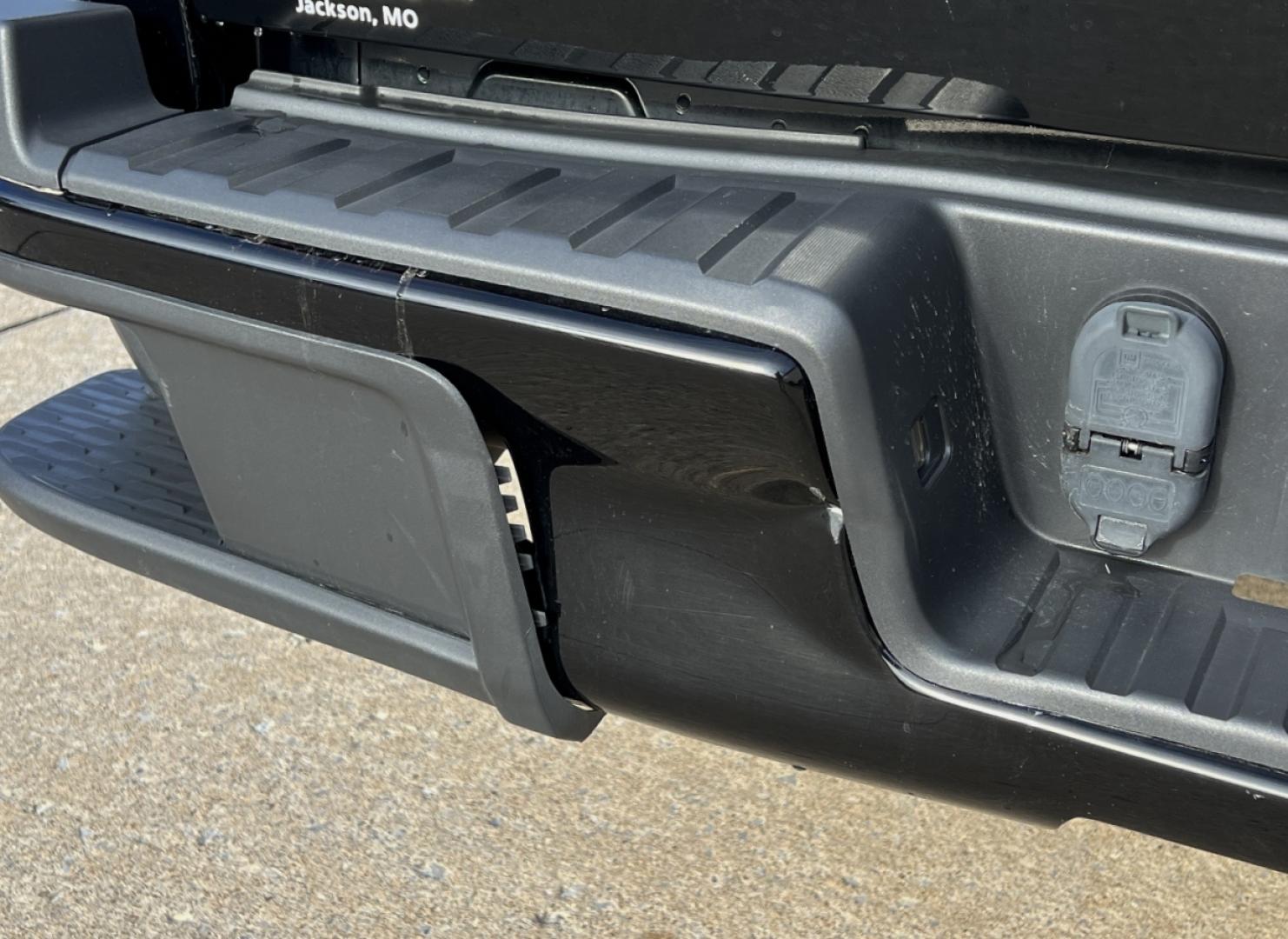 2018 BLACK /Black Leather Chevrolet Colorado Z71 Crew Cab 4WD Short Box (1GCGTDEN6J1) with an 3.6L V6 engine, Automatic transmission, located at 2990 Old Orchard Rd., Jackson, MO, 63755, 37.354214, -89.612106 - 2018 Chevrolet Colorado Z71 97xxx miles 4x4 3.6L V6 Automatic Leather Navigation Power/Heated Seats Backup Camera Bluetooth Remote Start Cruise Power Windows/Locks/Mirrors We have financing available and we accept trades! Fill out a credit application on our website or come by today! I - Photo#41