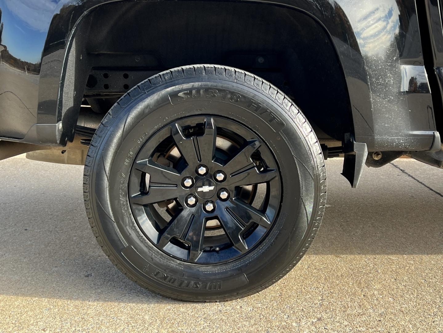 2018 BLACK /Black Leather Chevrolet Colorado Z71 Crew Cab 4WD Short Box (1GCGTDEN6J1) with an 3.6L V6 engine, Automatic transmission, located at 2990 Old Orchard Rd., Jackson, MO, 63755, 37.354214, -89.612106 - 2018 Chevrolet Colorado Z71 97xxx miles 4x4 3.6L V6 Automatic Leather Navigation Power/Heated Seats Backup Camera Bluetooth Remote Start Cruise Power Windows/Locks/Mirrors We have financing available and we accept trades! Fill out a credit application on our website or come by today! I - Photo#37