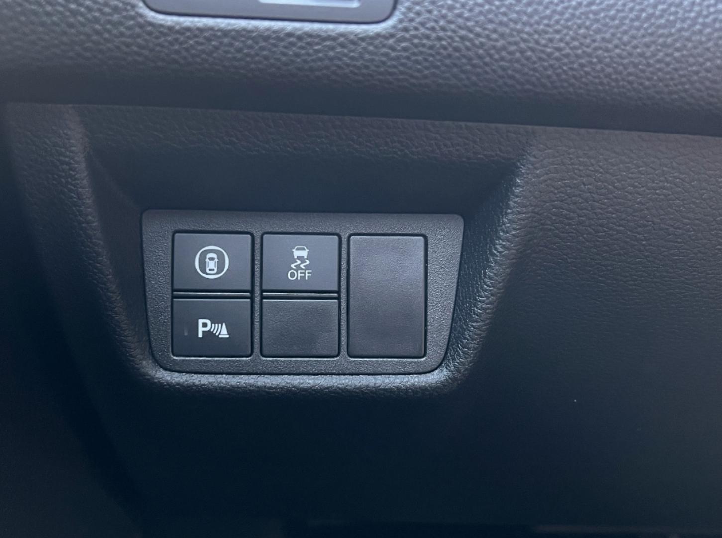 2021 WHITE /Black Leather Honda Accord EX-L (1HGCV1F56MA) with an 1.5L 4 Cyl. TURBO engine, Automatic transmission, located at 2990 Old Orchard Rd., Jackson, MO, 63755, 37.354214, -89.612106 - 2021 Honda Accord EX-L 1-Owner 91xxx miles Front Wheel Drive 1.5L 4 Cyl. Automatic Leather Backup Camera Power/Heated Seats Sunroof Bluetooth Remote Start Cruise Power Windows/Locks/Mirrors We have financing available and we accept trades! Fill out a credit application on our website o - Photo#32