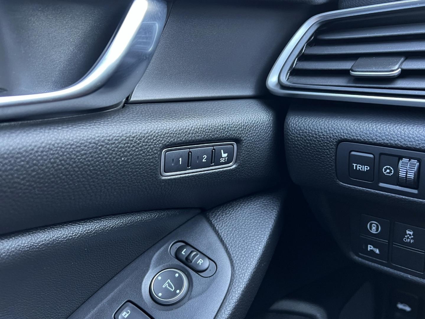 2021 WHITE /Black Leather Honda Accord EX-L (1HGCV1F56MA) with an 1.5L 4 Cyl. TURBO engine, Automatic transmission, located at 2990 Old Orchard Rd., Jackson, MO, 63755, 37.354214, -89.612106 - 2021 Honda Accord EX-L 1-Owner 91xxx miles Front Wheel Drive 1.5L 4 Cyl. Automatic Leather Backup Camera Power/Heated Seats Sunroof Bluetooth Remote Start Cruise Power Windows/Locks/Mirrors We have financing available and we accept trades! Fill out a credit application on our website o - Photo#30