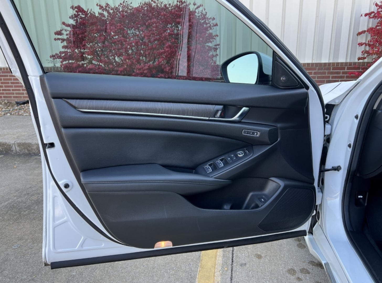2021 WHITE /Black Leather Honda Accord EX-L (1HGCV1F56MA) with an 1.5L 4 Cyl. TURBO engine, Automatic transmission, located at 2990 Old Orchard Rd., Jackson, MO, 63755, 37.354214, -89.612106 - 2021 Honda Accord EX-L 1-Owner 91xxx miles Front Wheel Drive 1.5L 4 Cyl. Automatic Leather Backup Camera Power/Heated Seats Sunroof Bluetooth Remote Start Cruise Power Windows/Locks/Mirrors We have financing available and we accept trades! Fill out a credit application on our website o - Photo#14