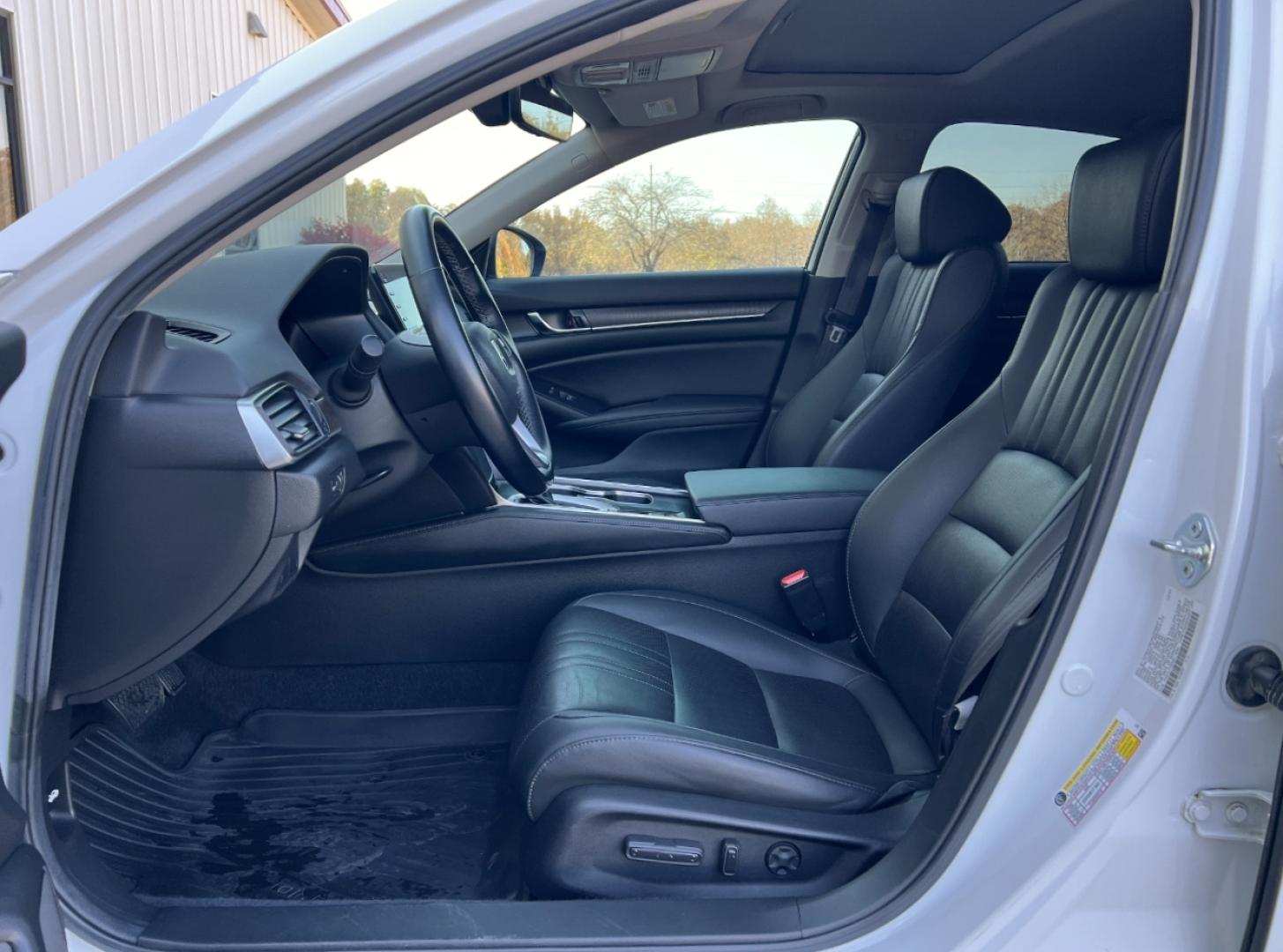 2021 WHITE /Black Leather Honda Accord EX-L (1HGCV1F56MA) with an 1.5L 4 Cyl. TURBO engine, Automatic transmission, located at 2990 Old Orchard Rd., Jackson, MO, 63755, 37.354214, -89.612106 - 2021 Honda Accord EX-L 1-Owner 91xxx miles Front Wheel Drive 1.5L 4 Cyl. Automatic Leather Backup Camera Power/Heated Seats Sunroof Bluetooth Remote Start Cruise Power Windows/Locks/Mirrors We have financing available and we accept trades! Fill out a credit application on our website o - Photo#15