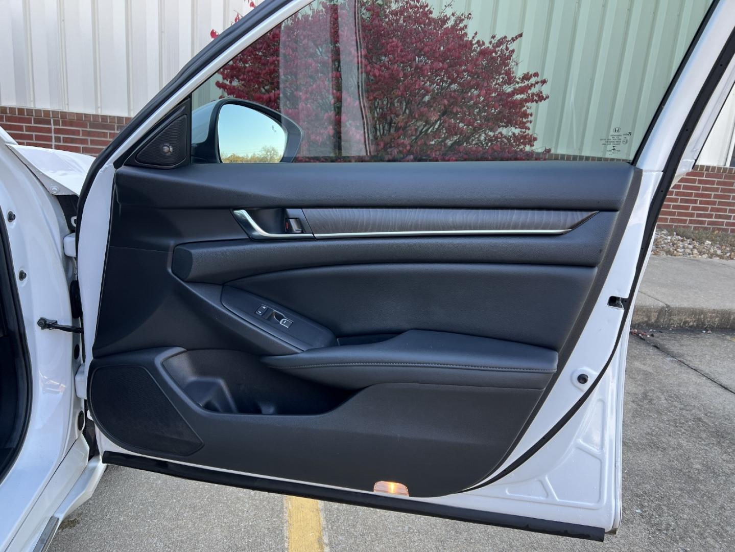 2021 WHITE /Black Leather Honda Accord EX-L (1HGCV1F56MA) with an 1.5L 4 Cyl. TURBO engine, Automatic transmission, located at 2990 Old Orchard Rd., Jackson, MO, 63755, 37.354214, -89.612106 - 2021 Honda Accord EX-L 1-Owner 91xxx miles Front Wheel Drive 1.5L 4 Cyl. Automatic Leather Backup Camera Power/Heated Seats Sunroof Bluetooth Remote Start Cruise Power Windows/Locks/Mirrors We have financing available and we accept trades! Fill out a credit application on our website o - Photo#16