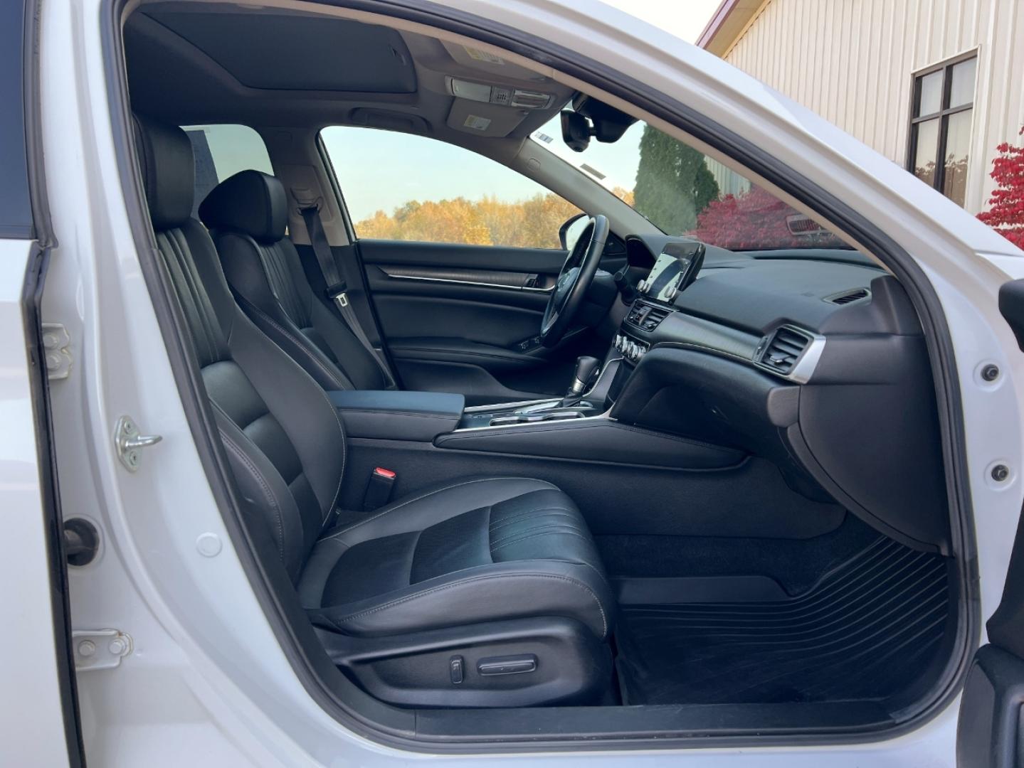 2021 WHITE /Black Leather Honda Accord EX-L (1HGCV1F56MA) with an 1.5L 4 Cyl. TURBO engine, Automatic transmission, located at 2990 Old Orchard Rd., Jackson, MO, 63755, 37.354214, -89.612106 - 2021 Honda Accord EX-L 1-Owner 91xxx miles Front Wheel Drive 1.5L 4 Cyl. Automatic Leather Backup Camera Power/Heated Seats Sunroof Bluetooth Remote Start Cruise Power Windows/Locks/Mirrors We have financing available and we accept trades! Fill out a credit application on our website o - Photo#17