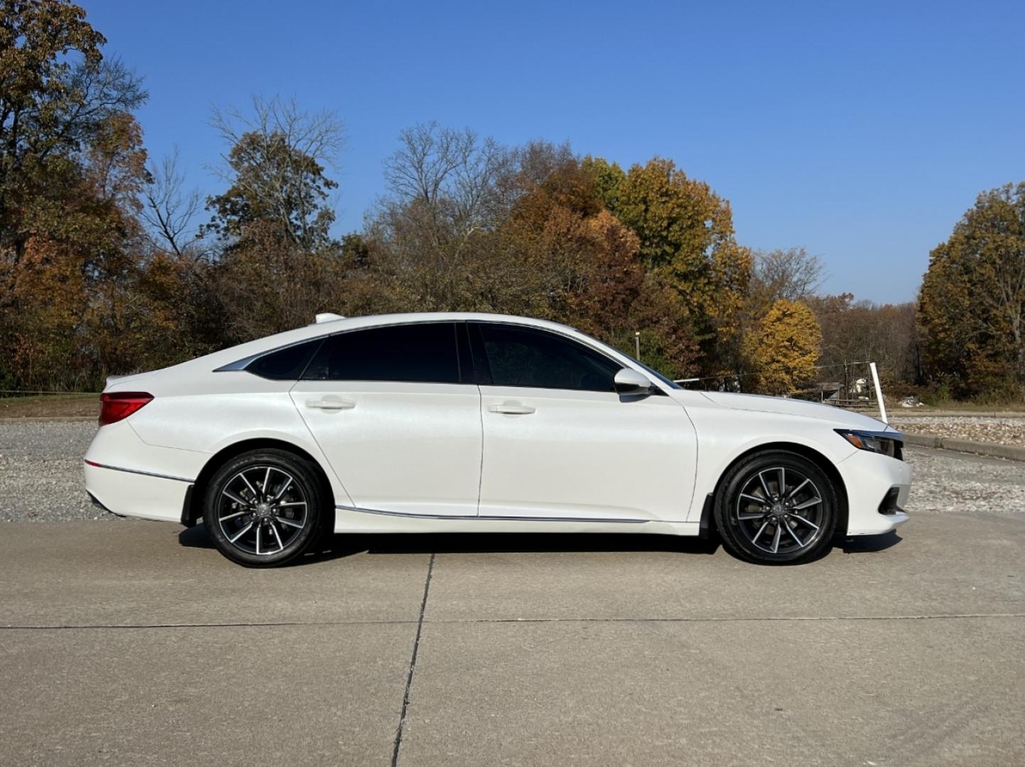 2021 WHITE /Black Leather Honda Accord EX-L (1HGCV1F56MA) with an 1.5L 4 Cyl. TURBO engine, Automatic transmission, located at 2990 Old Orchard Rd., Jackson, MO, 63755, 37.354214, -89.612106 - 2021 Honda Accord EX-L 1-Owner 91xxx miles Front Wheel Drive 1.5L 4 Cyl. Automatic Leather Backup Camera Power/Heated Seats Sunroof Bluetooth Remote Start Cruise Power Windows/Locks/Mirrors We have financing available and we accept trades! Fill out a credit application on our website o - Photo#9