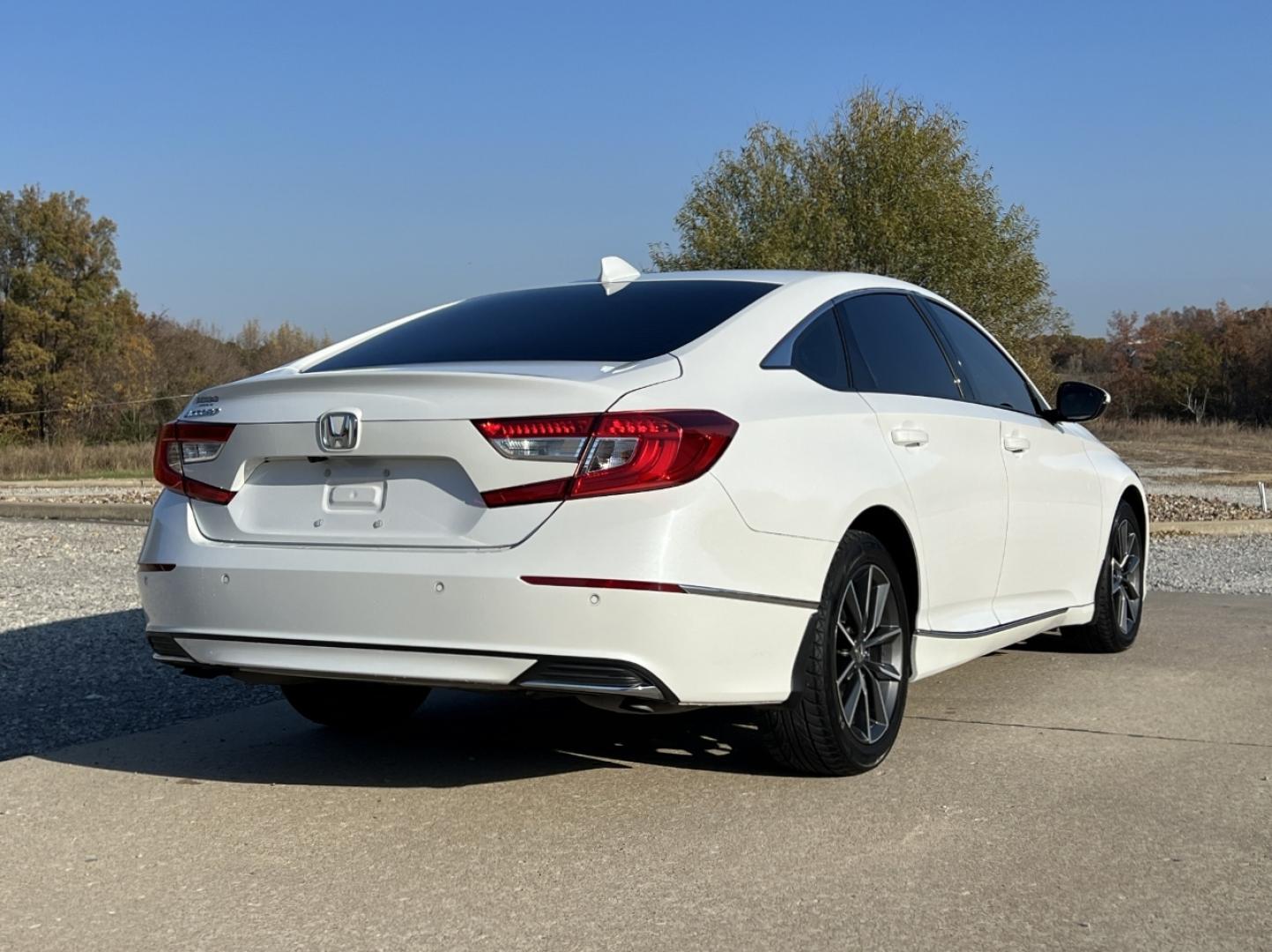 2021 WHITE /Black Leather Honda Accord EX-L (1HGCV1F56MA) with an 1.5L 4 Cyl. TURBO engine, Automatic transmission, located at 2990 Old Orchard Rd., Jackson, MO, 63755, 37.354214, -89.612106 - 2021 Honda Accord EX-L 1-Owner 91xxx miles Front Wheel Drive 1.5L 4 Cyl. Automatic Leather Backup Camera Power/Heated Seats Sunroof Bluetooth Remote Start Cruise Power Windows/Locks/Mirrors We have financing available and we accept trades! Fill out a credit application on our website o - Photo#10