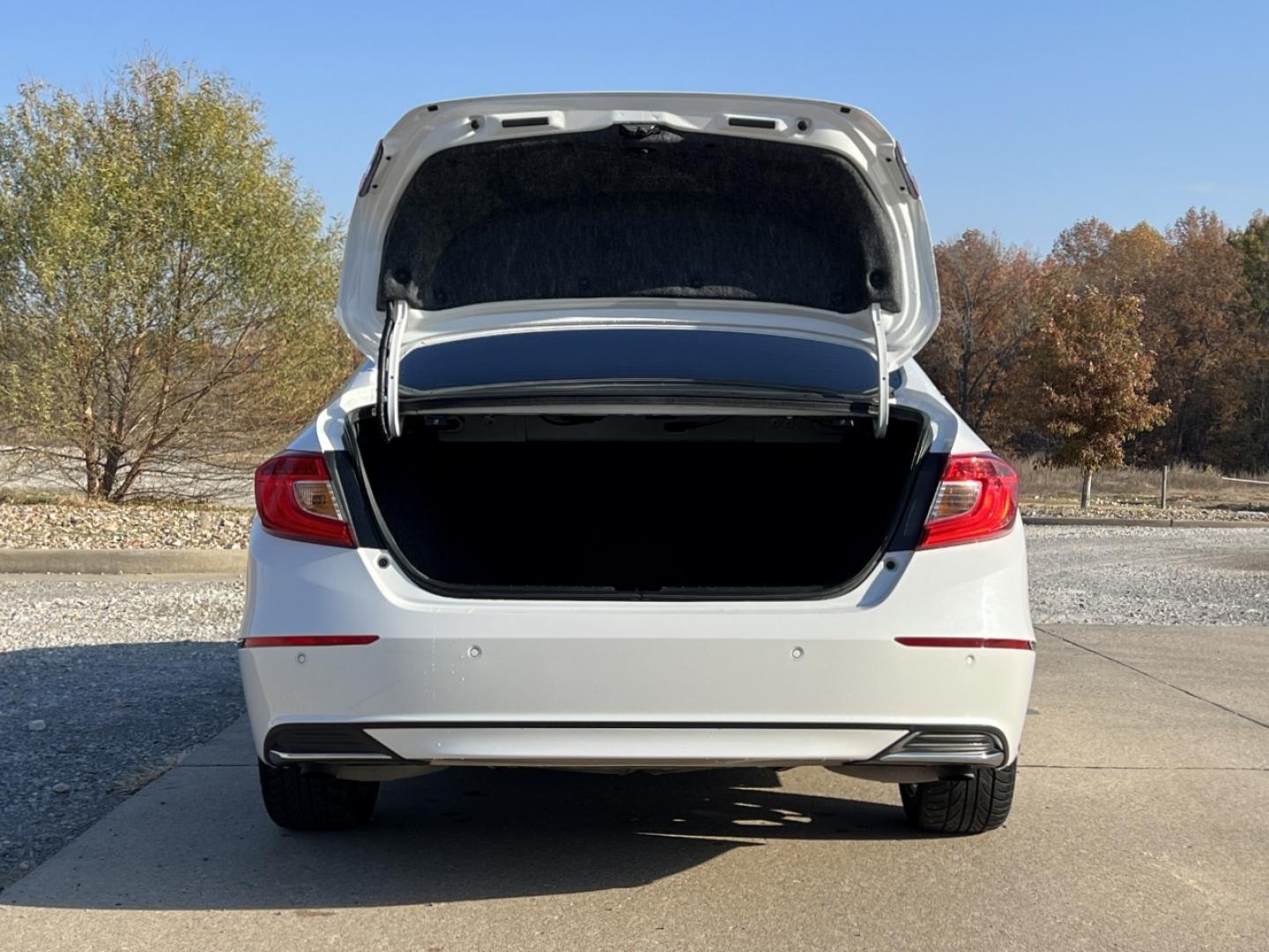 2021 WHITE /Black Leather Honda Accord EX-L (1HGCV1F56MA) with an 1.5L 4 Cyl. TURBO engine, Automatic transmission, located at 2990 Old Orchard Rd., Jackson, MO, 63755, 37.354214, -89.612106 - 2021 Honda Accord EX-L 1-Owner 91xxx miles Front Wheel Drive 1.5L 4 Cyl. Automatic Leather Backup Camera Power/Heated Seats Sunroof Bluetooth Remote Start Cruise Power Windows/Locks/Mirrors We have financing available and we accept trades! Fill out a credit application on our website o - Photo#20