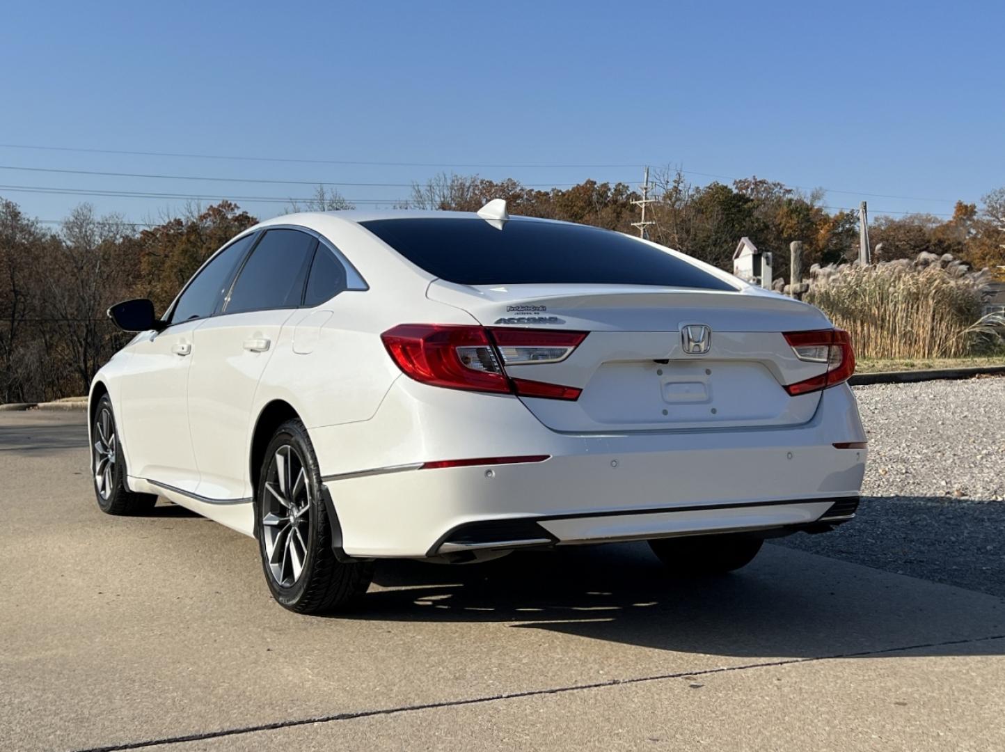 2021 WHITE /Black Leather Honda Accord EX-L (1HGCV1F56MA) with an 1.5L 4 Cyl. TURBO engine, Automatic transmission, located at 2990 Old Orchard Rd., Jackson, MO, 63755, 37.354214, -89.612106 - 2021 Honda Accord EX-L 1-Owner 91xxx miles Front Wheel Drive 1.5L 4 Cyl. Automatic Leather Backup Camera Power/Heated Seats Sunroof Bluetooth Remote Start Cruise Power Windows/Locks/Mirrors We have financing available and we accept trades! Fill out a credit application on our website o - Photo#11