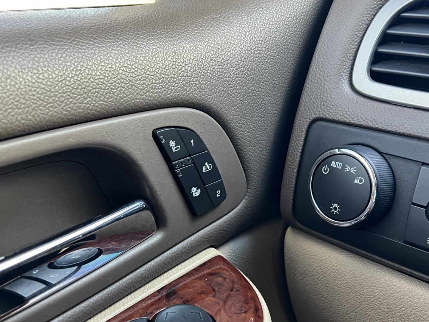 2011 GRAY /Tan Leather Chevrolet Silverado 3500HD LTZ Crew Cab 4WD (1GC4K1C8XBF) with an 6.6L V8 TURBO DIESEL engine, Automatic transmission, located at 2990 Old Orchard Rd., Jackson, MO, 63755, 37.354214, -89.612106 - 2011 Chevrolet Silverado 3500HD LTZ 108xxx miles 4x4 6.6L V8 Turbo Diesel Automatic Leather New Tires Navigation Power/Heated Seats Remote Start Cruise Power Windows/Locks/Mirrors We have financing available and we accept trades! Fill out a credit application on our website or come by to - Photo#4