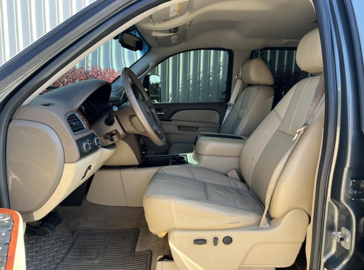 2011 GRAY /Tan Leather Chevrolet Silverado 3500HD LTZ Crew Cab 4WD (1GC4K1C8XBF) with an 6.6L V8 TURBO DIESEL engine, Automatic transmission, located at 2990 Old Orchard Rd., Jackson, MO, 63755, 37.354214, -89.612106 - 2011 Chevrolet Silverado 3500HD LTZ 108xxx miles 4x4 6.6L V8 Turbo Diesel Automatic Leather New Tires Navigation Power/Heated Seats Remote Start Cruise Power Windows/Locks/Mirrors We have financing available and we accept trades! Fill out a credit application on our website or come by to - Photo#14