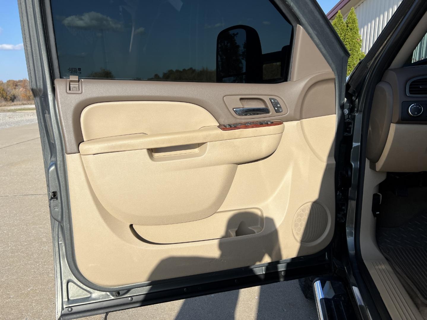 2011 GRAY /Tan Leather Chevrolet Silverado 3500HD LTZ Crew Cab 4WD (1GC4K1C8XBF) with an 6.6L V8 TURBO DIESEL engine, Automatic transmission, located at 2990 Old Orchard Rd., Jackson, MO, 63755, 37.354214, -89.612106 - 2011 Chevrolet Silverado 3500HD LTZ 108xxx miles 4x4 6.6L V8 Turbo Diesel Automatic Leather New Tires Navigation Power/Heated Seats Remote Start Cruise Power Windows/Locks/Mirrors We have financing available and we accept trades! Fill out a credit application on our website or come by to - Photo#13