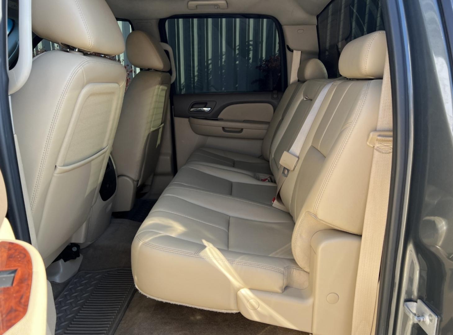 2011 GRAY /Tan Leather Chevrolet Silverado 3500HD LTZ Crew Cab 4WD (1GC4K1C8XBF) with an 6.6L V8 TURBO DIESEL engine, Automatic transmission, located at 2990 Old Orchard Rd., Jackson, MO, 63755, 37.354214, -89.612106 - 2011 Chevrolet Silverado 3500HD LTZ 108xxx miles 4x4 6.6L V8 Turbo Diesel Automatic Leather New Tires Navigation Power/Heated Seats Remote Start Cruise Power Windows/Locks/Mirrors We have financing available and we accept trades! Fill out a credit application on our website or come by to - Photo#17