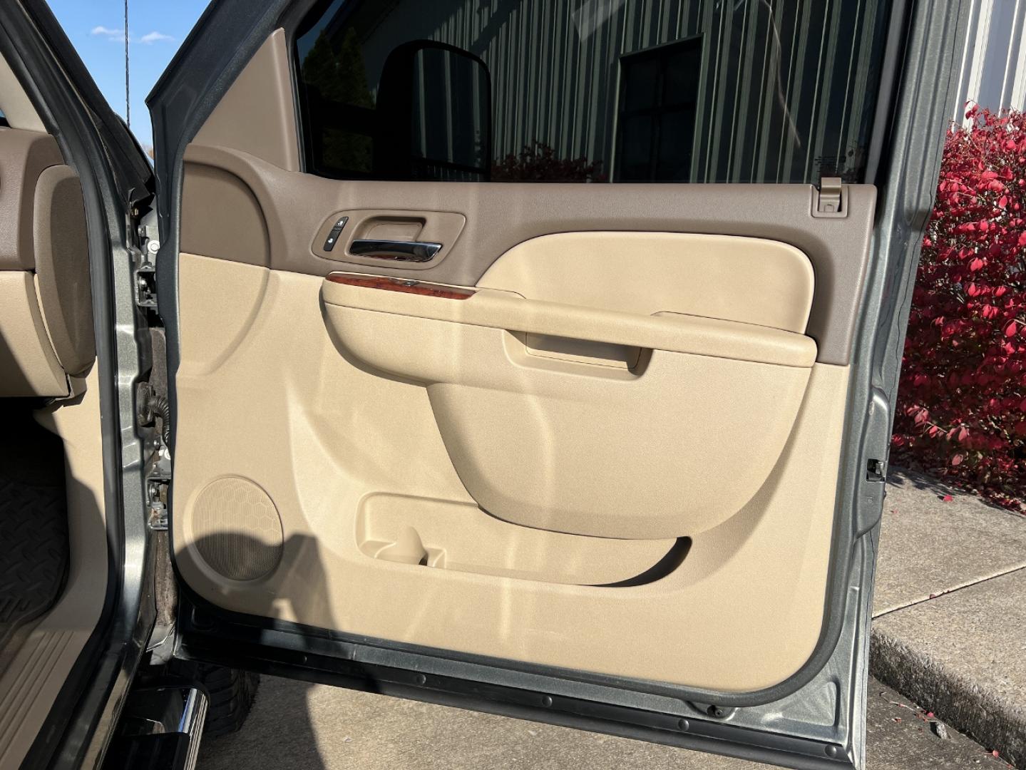 2011 GRAY /Tan Leather Chevrolet Silverado 3500HD LTZ Crew Cab 4WD (1GC4K1C8XBF) with an 6.6L V8 TURBO DIESEL engine, Automatic transmission, located at 2990 Old Orchard Rd., Jackson, MO, 63755, 37.354214, -89.612106 - 2011 Chevrolet Silverado 3500HD LTZ 108xxx miles 4x4 6.6L V8 Turbo Diesel Automatic Leather New Tires Navigation Power/Heated Seats Remote Start Cruise Power Windows/Locks/Mirrors We have financing available and we accept trades! Fill out a credit application on our website or come by to - Photo#15